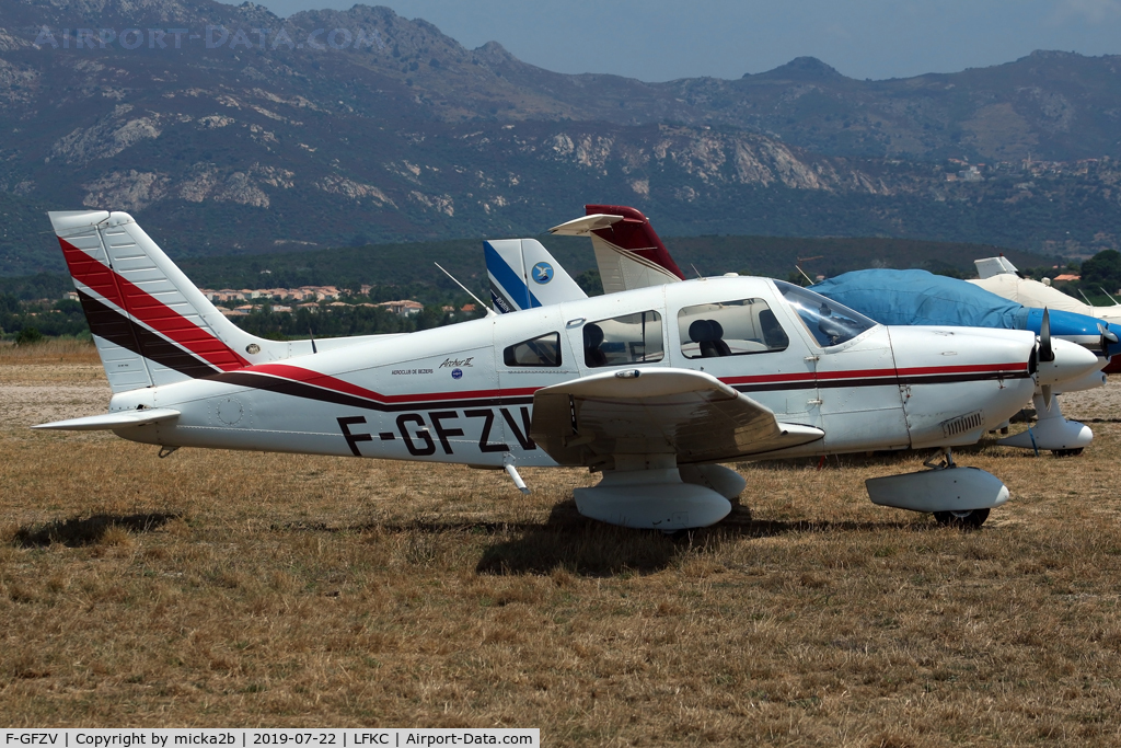 F-GFZV, Piper PA-28-181 Archer C/N 28-90117, Parked