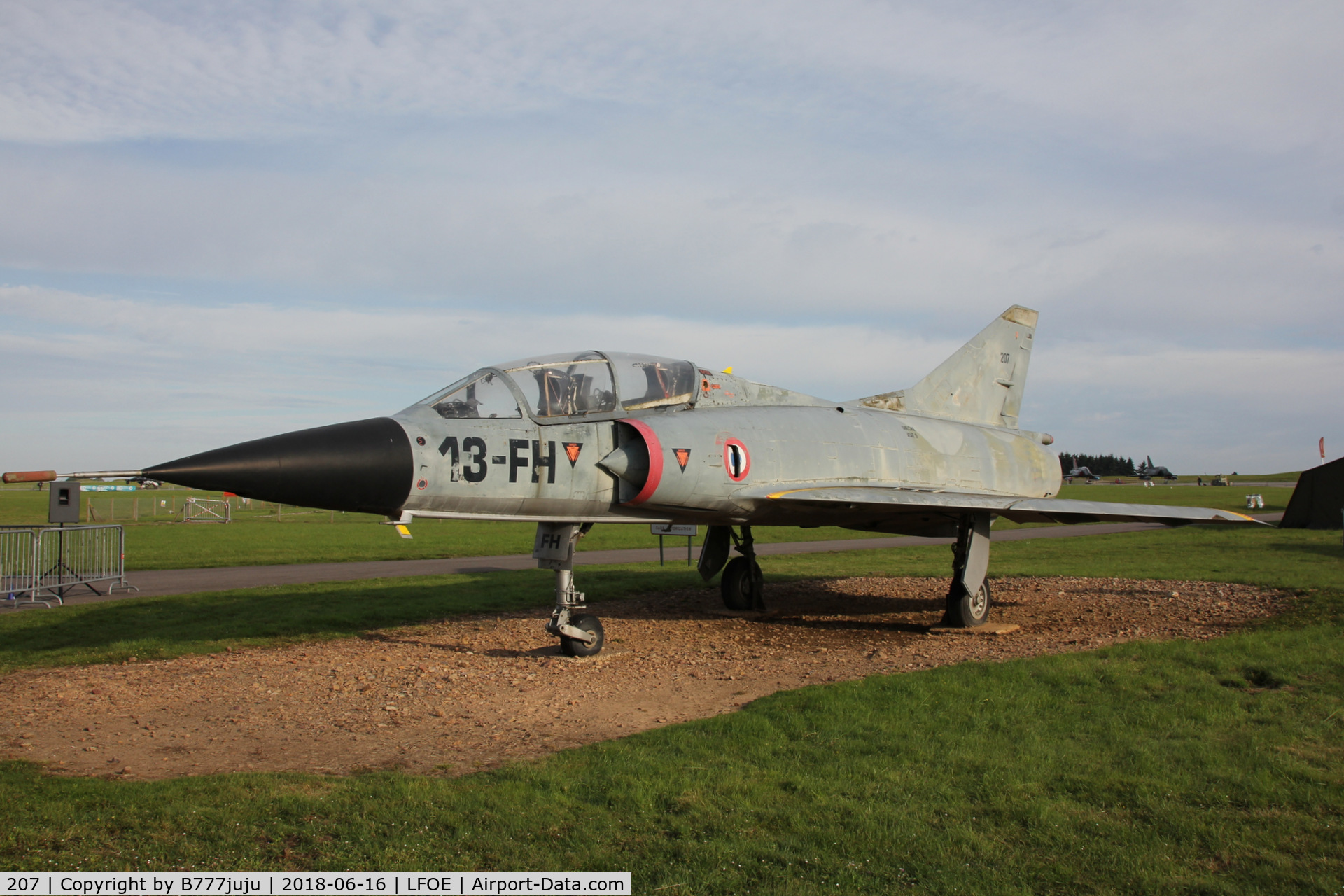 207, Dassault Mirage IIIB C/N 207, at Evreux