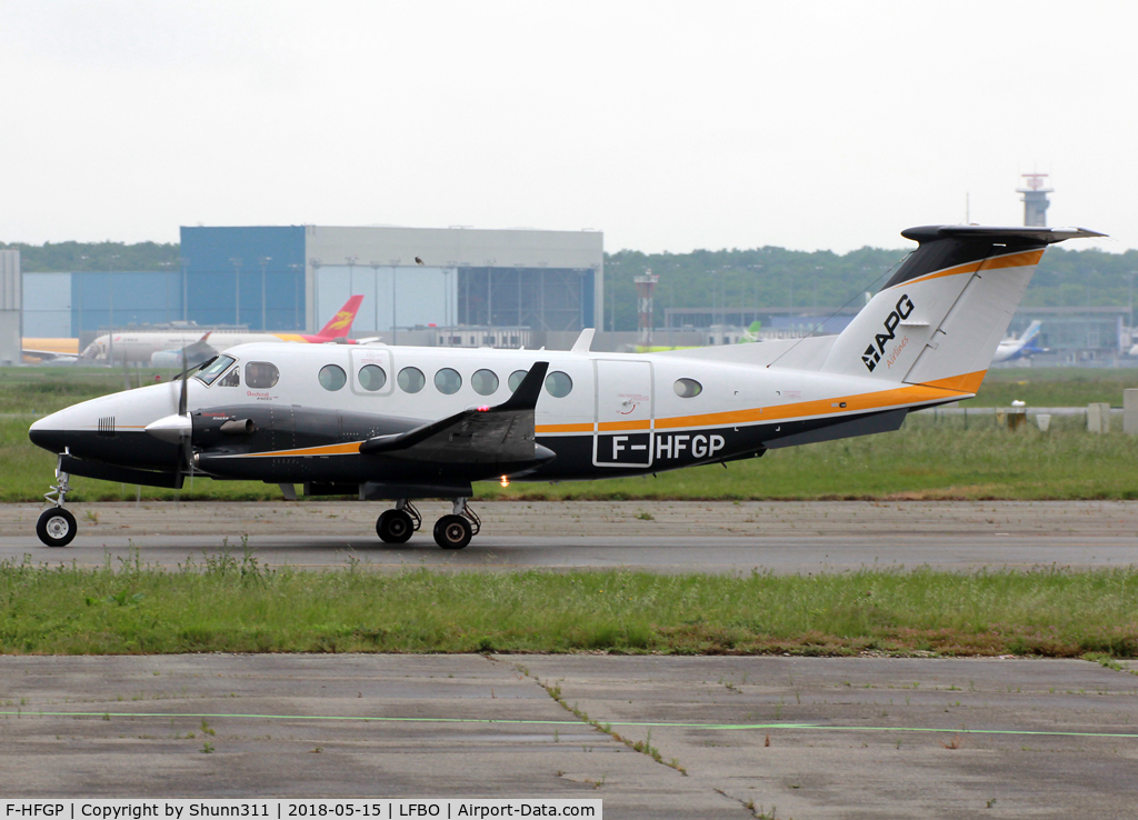 F-HFGP, 2010 Hawker Beechcraft 350i King Air C/N FL-702, Taxiing for depature...