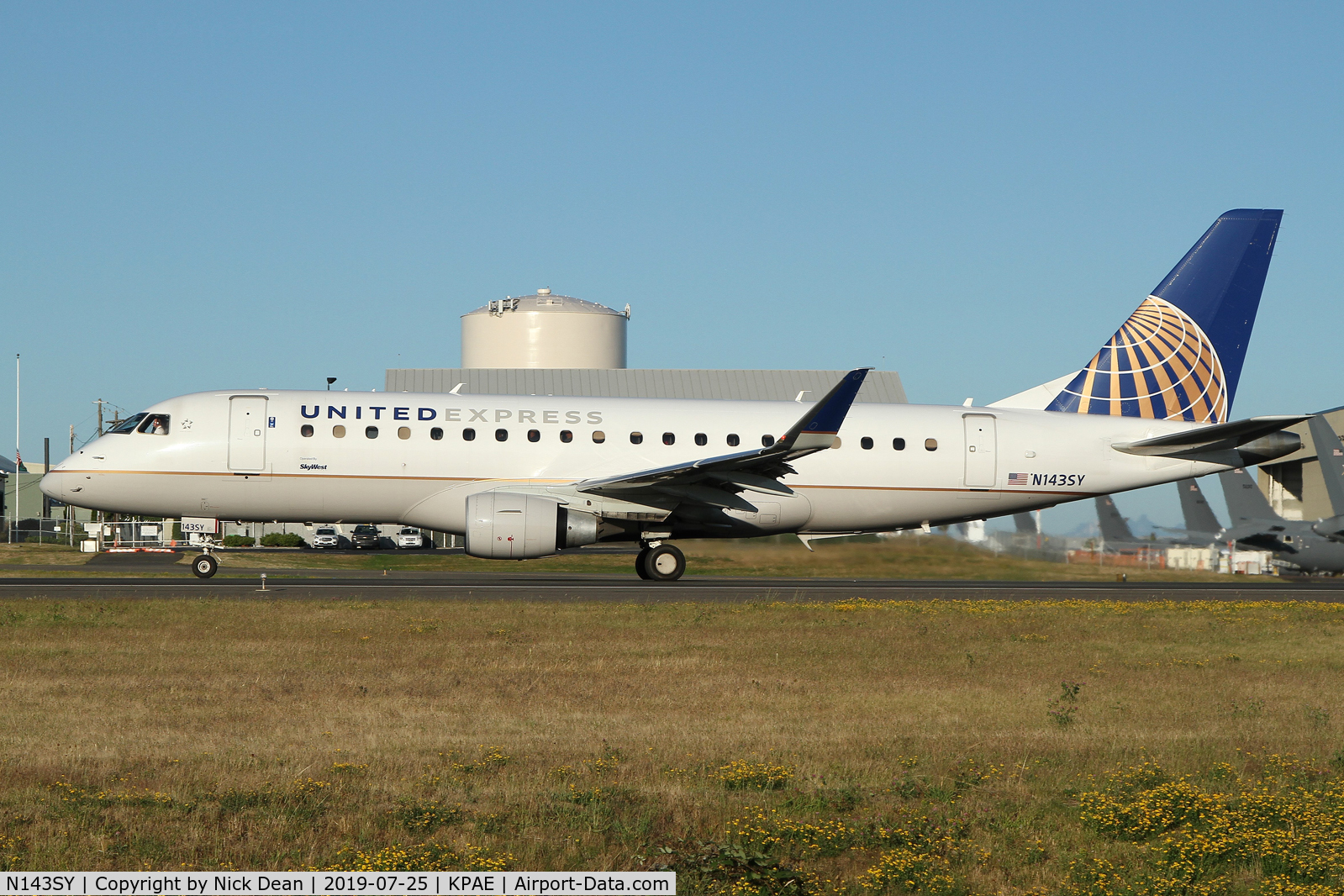 N143SY, 2015 Embraer 175LR (ERJ-170-200LR) C/N 17000476, PAE/KPAE