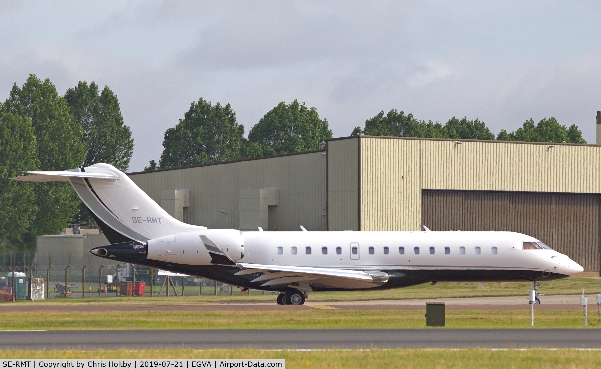 SE-RMT, 2014 Bombardier BD-700-1A10 Global 6000 C/N 9624, Taxiing to take-off prior to RIAT 2019 display at RAF Fairford