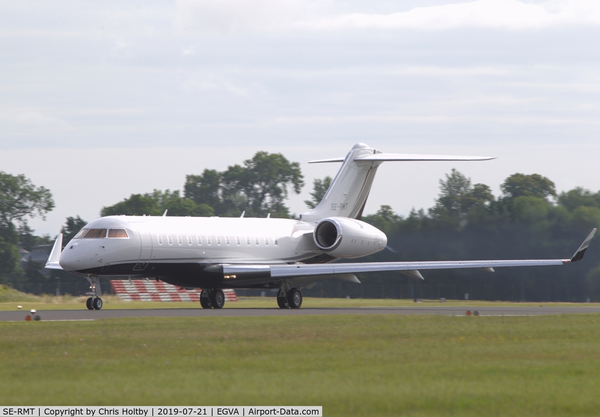 SE-RMT, 2014 Bombardier BD-700-1A10 Global 6000 C/N 9624, Taking off prior to RIAT 2019 display at Fairford