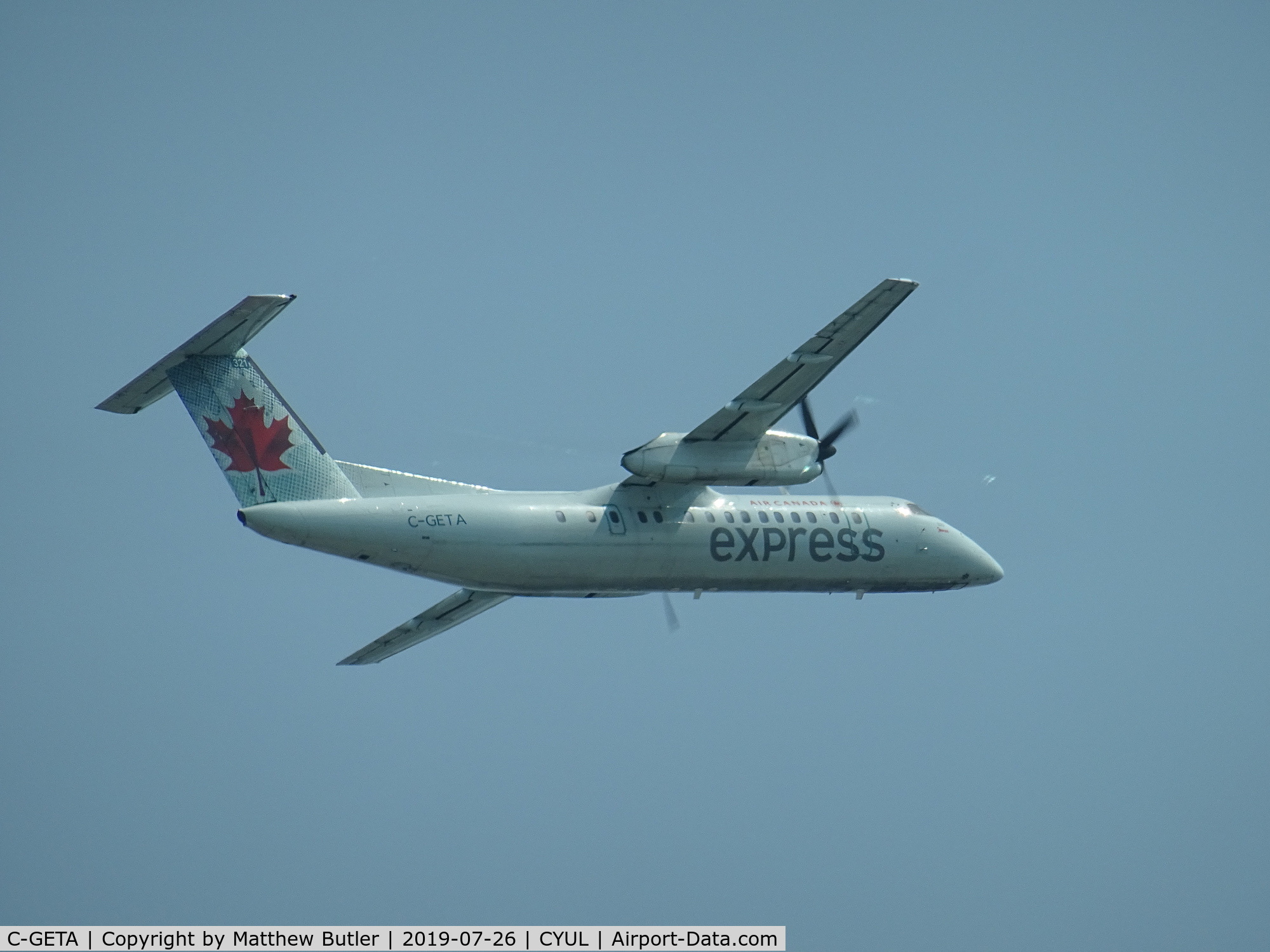 C-GETA, 1989 De Havilland Canada DHC-8-301 Dash 8 C/N 186, Taking off from YUL