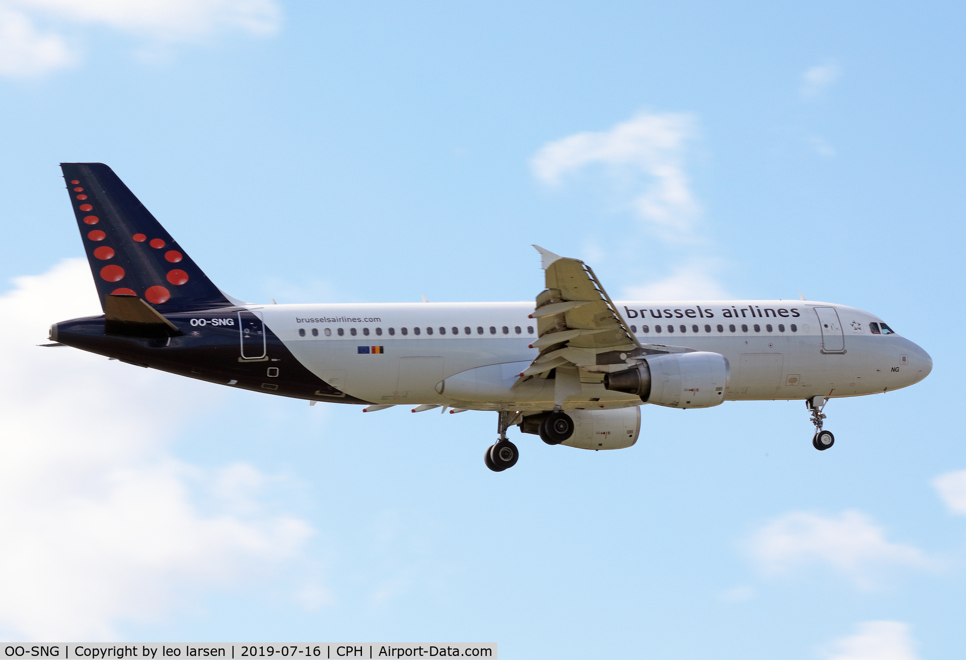 OO-SNG, 2002 Airbus A320-214 C/N 1885, Copenhagen 16.7.2019 on final to R-04L