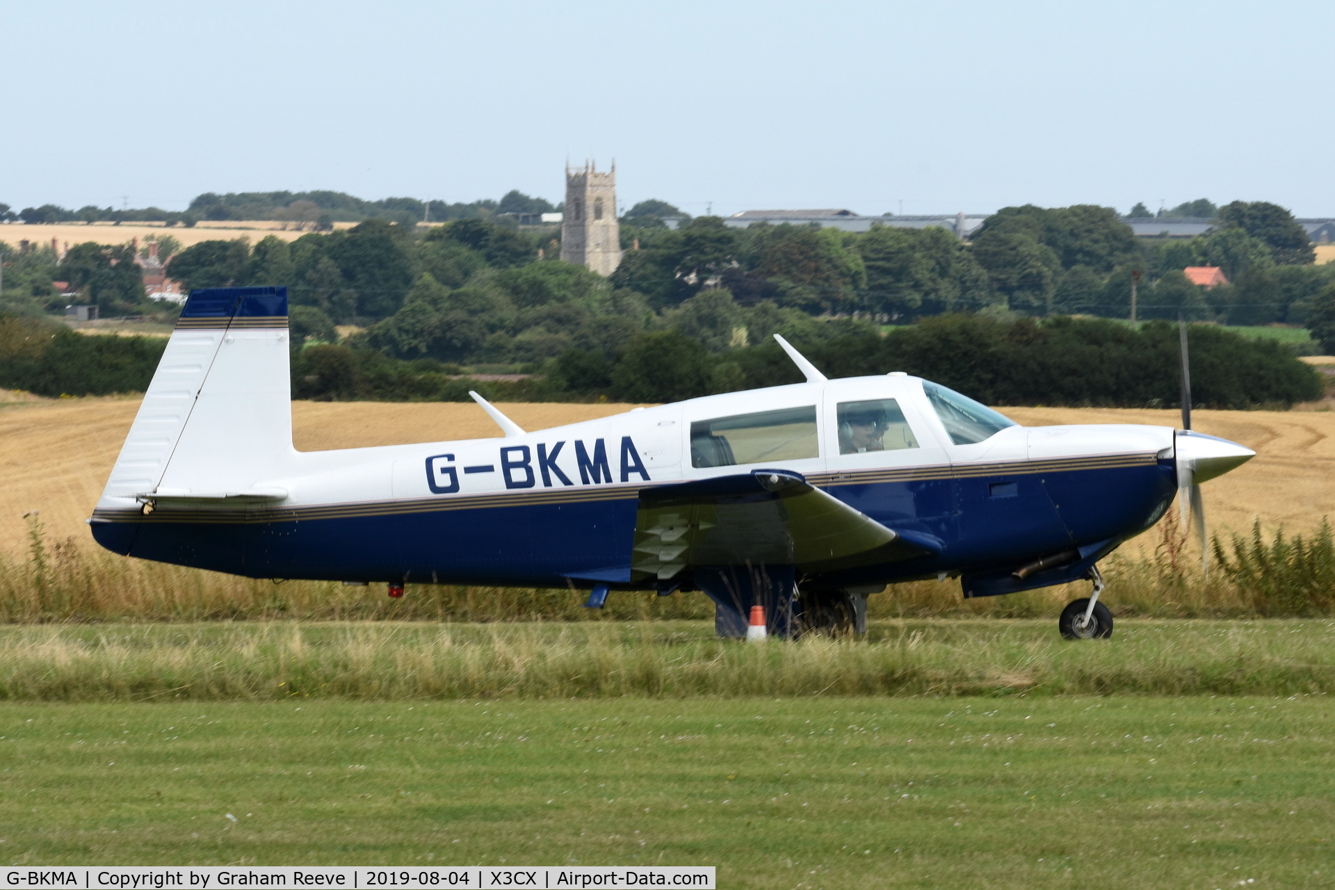 G-BKMA, 1982 Mooney M20J 201 C/N 24-1316, Just landed at Northrepps.