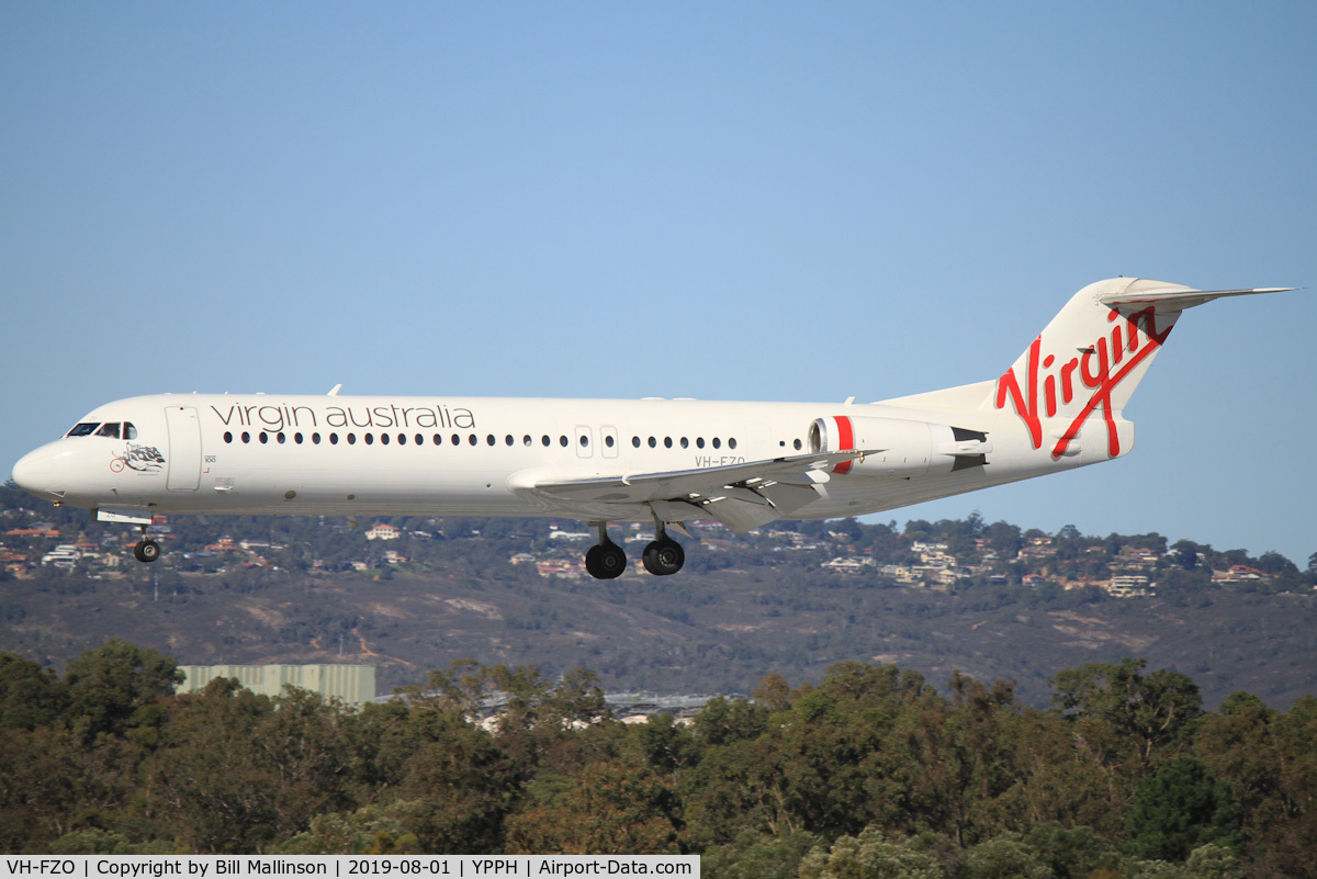 VH-FZO, 1991 Fokker 100 (F-28-0100) C/N 11305, finals for 03