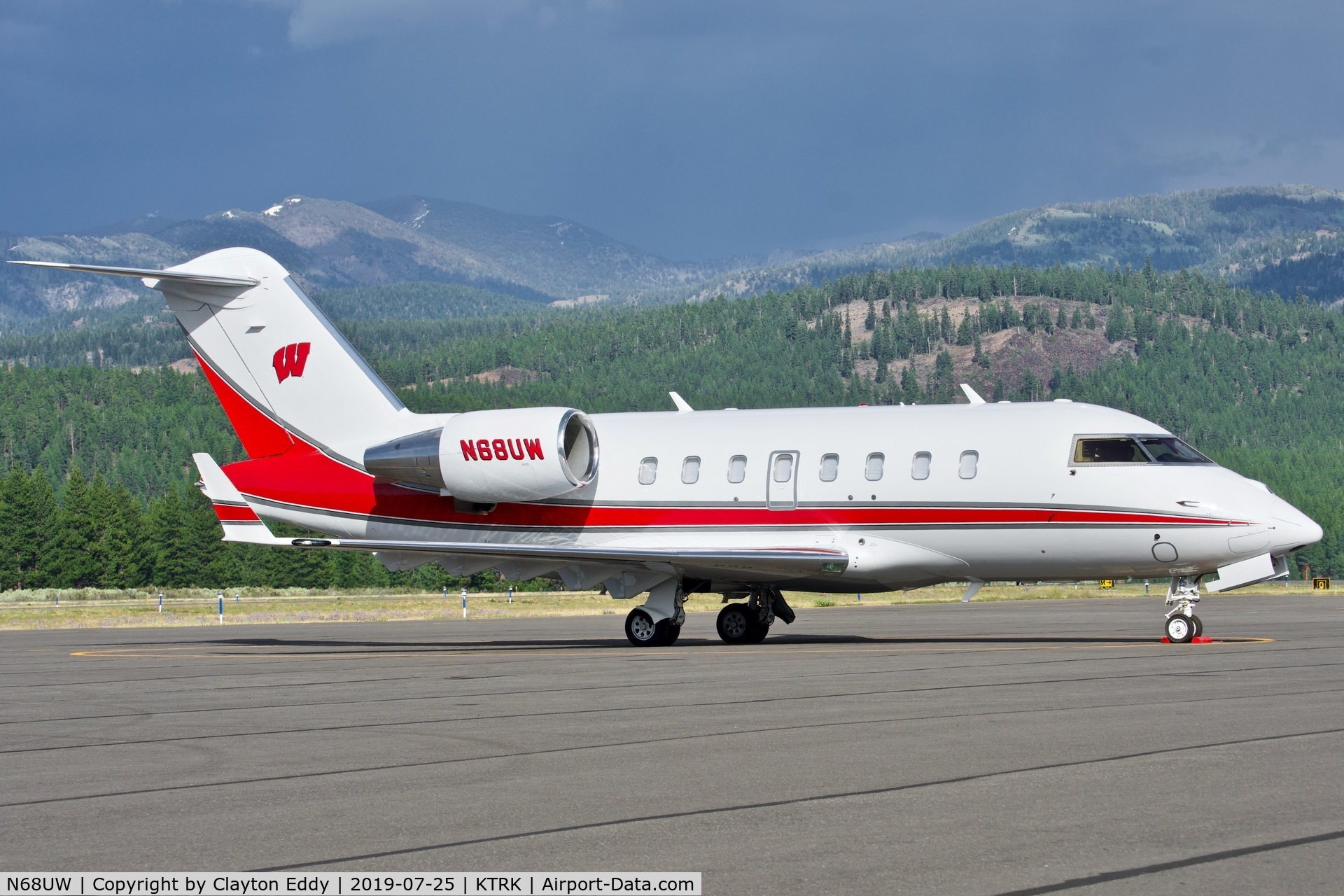 N68UW, 2013 Bombardier CL-600-2B16 Challenger 605 C/N 5925, Truckee Airport California 2019.