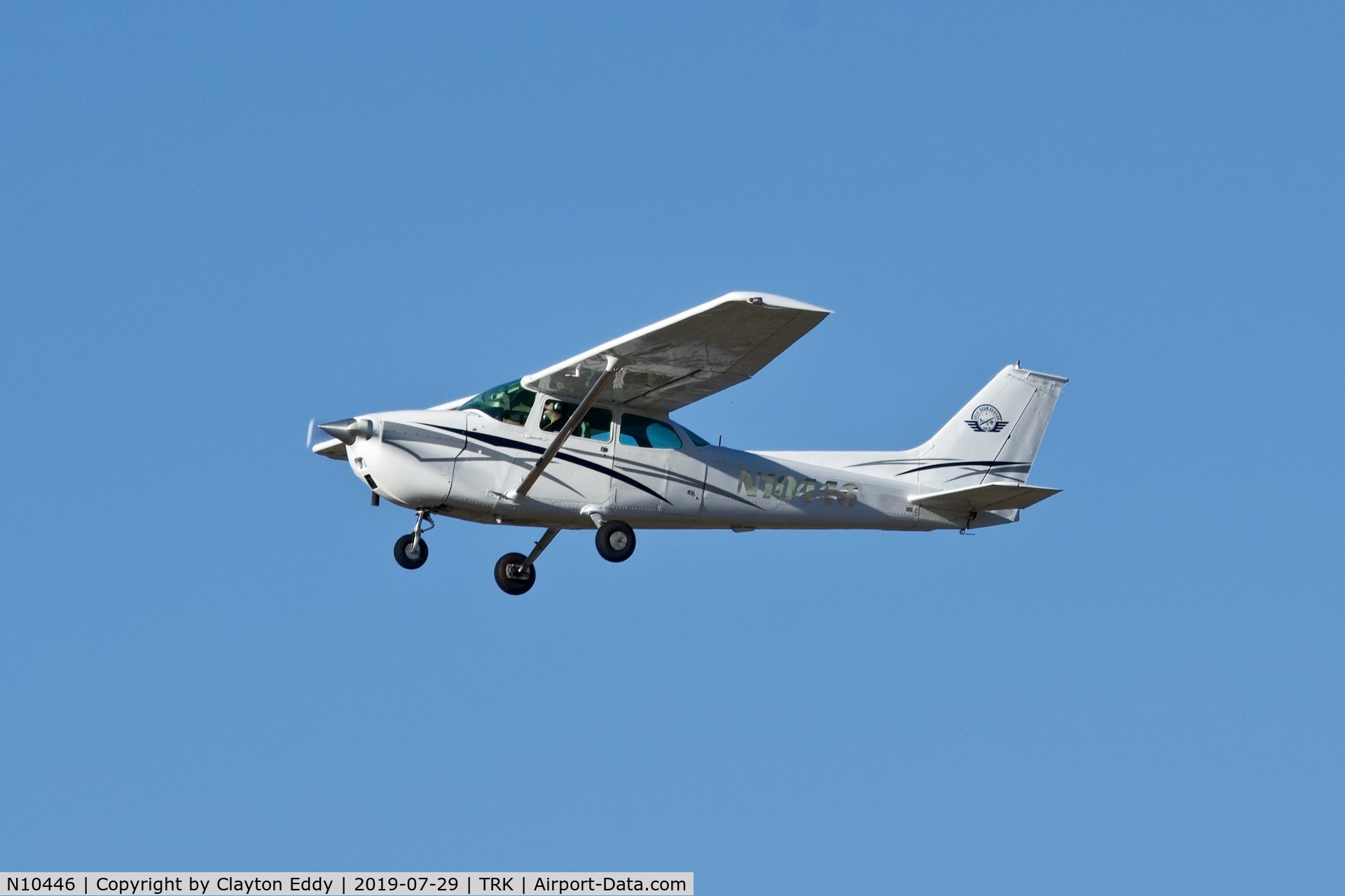 N10446, 1973 Cessna 172M C/N 172-62515, Truckee Airport California 2019.