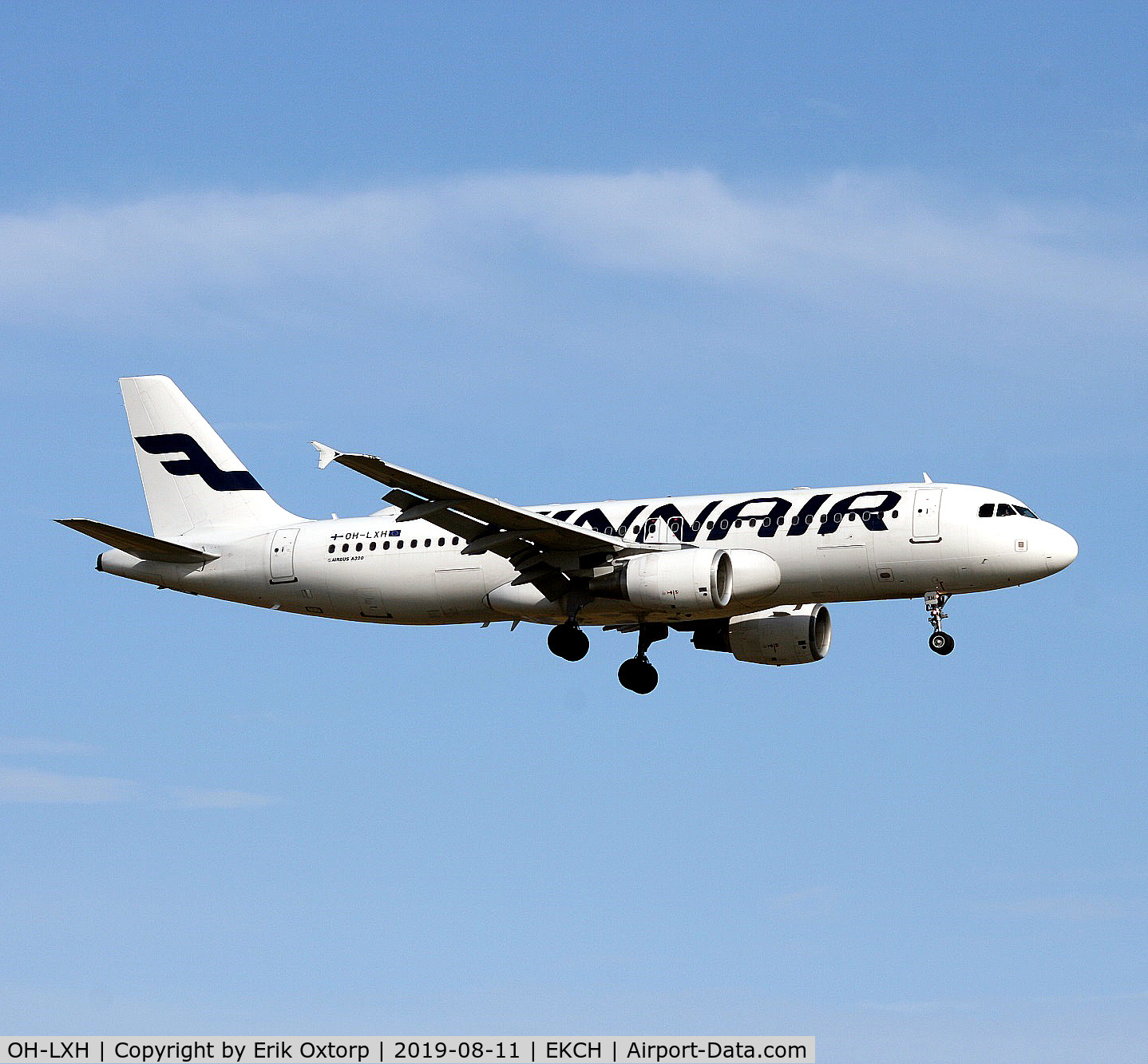OH-LXH, 2002 Airbus A320-214 C/N 1913, OH-LXH landing rw 22L