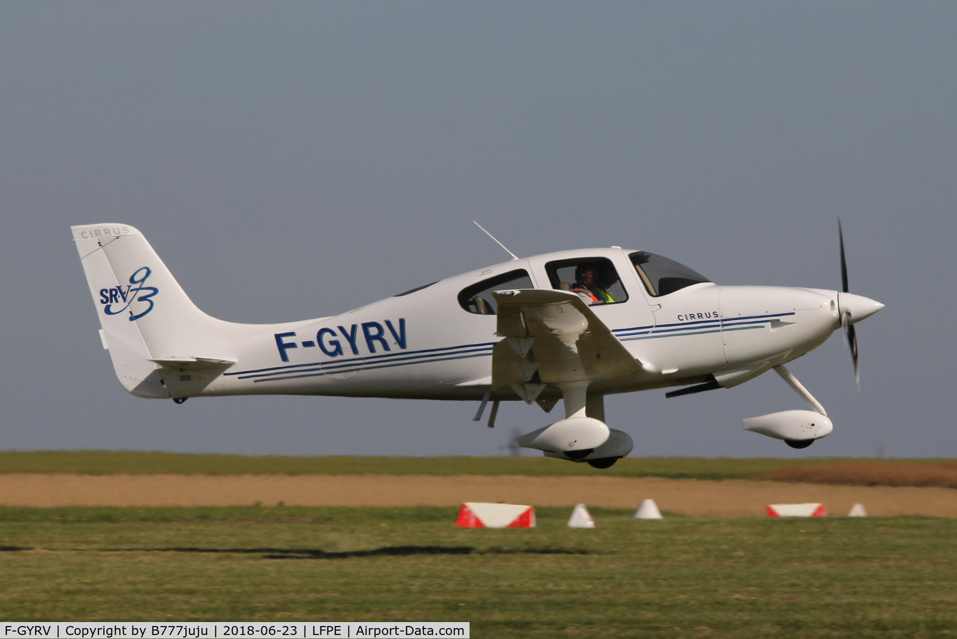 F-GYRV, 2008 Cirrus SRV G3 C/N 1903, at Meaux Airshow