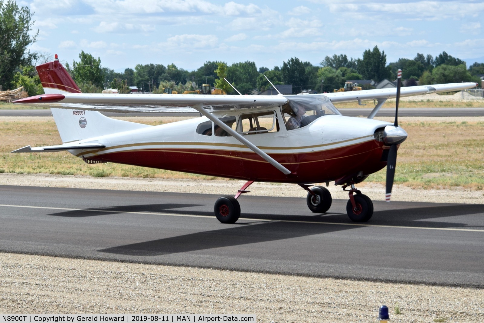 N8900T, 1960 Cessna 182C Skylane C/N 52800, Taxiing on Alpha.