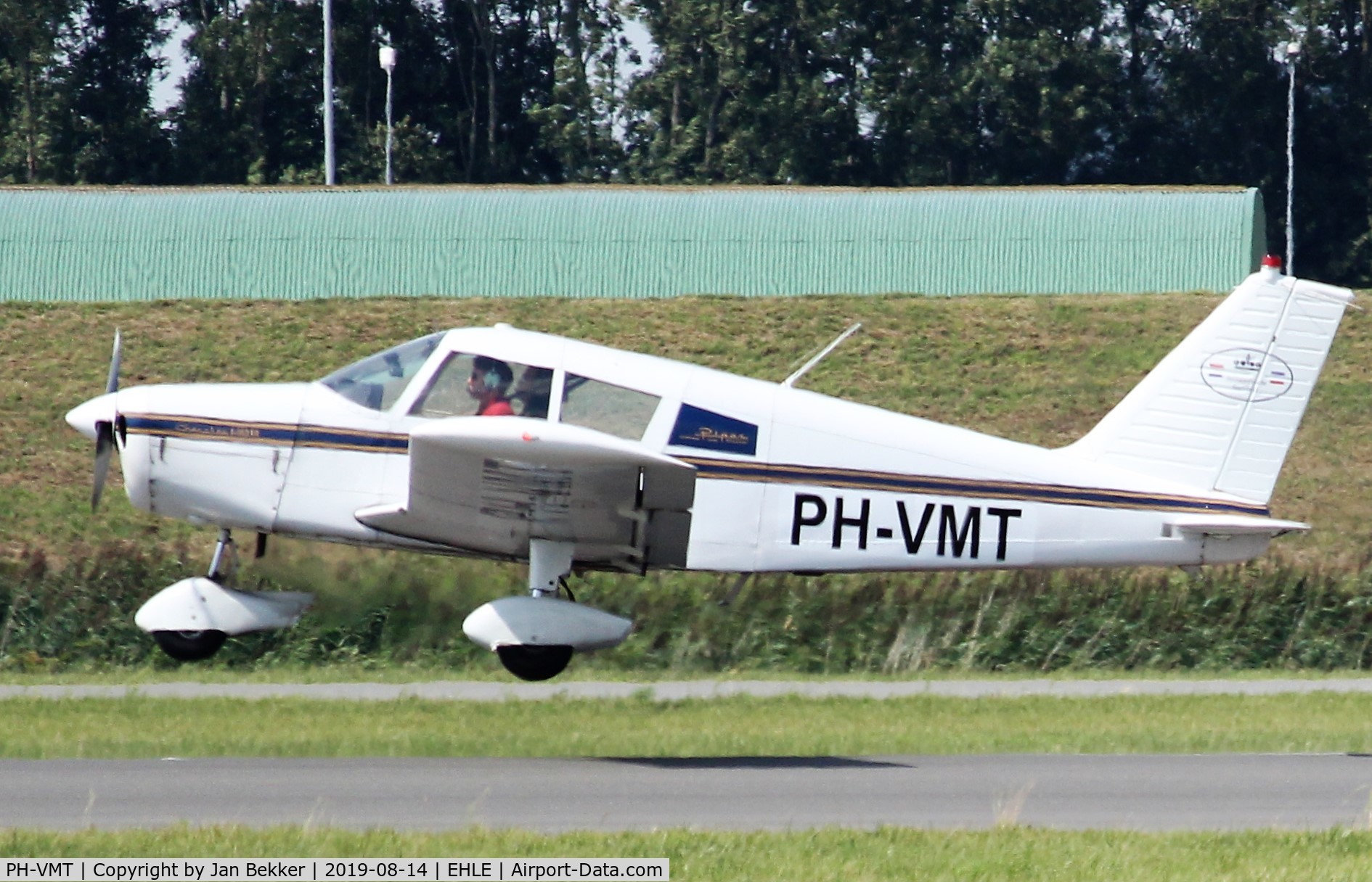 PH-VMT, 1968 Piper PA-28-140 Cherokee B C/N 28-25338, Lelystad Airport