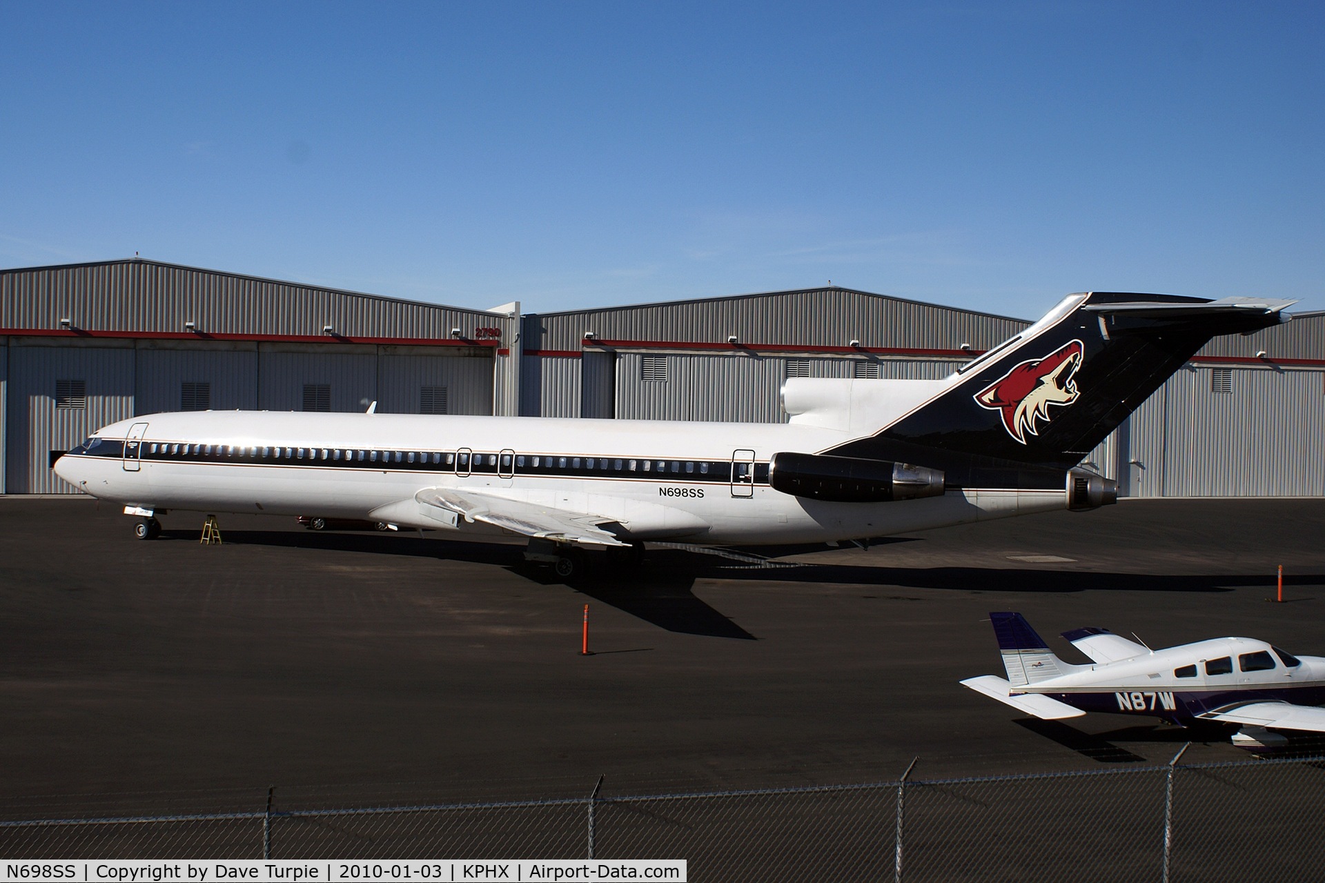 N698SS, 1977 Boeing 727-223 C/N 21369, The Phoenix Coyotes team plane.