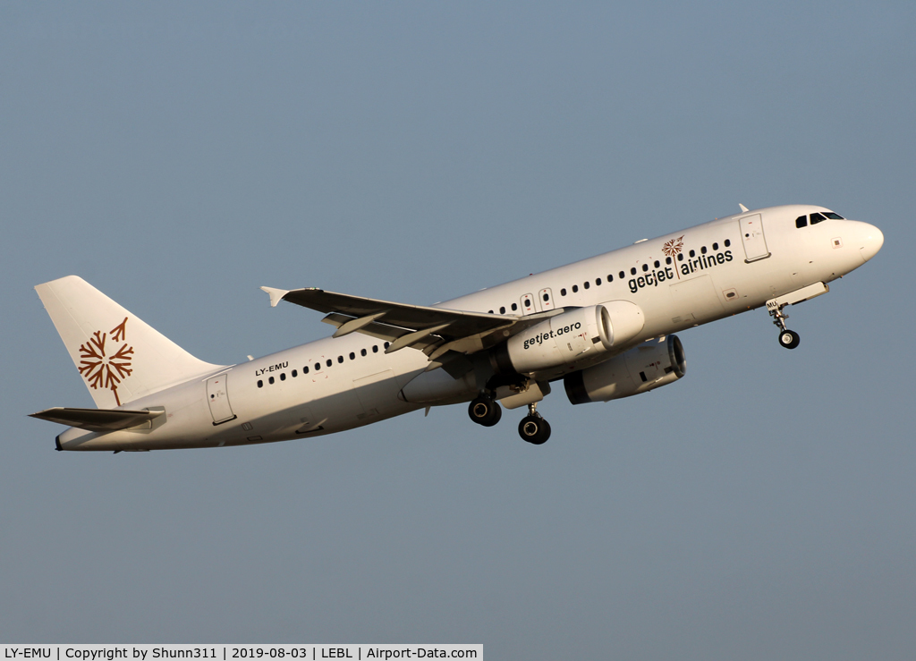 LY-EMU, 2003 Airbus A320-233 C/N 2118, Taking off from rwy 25L