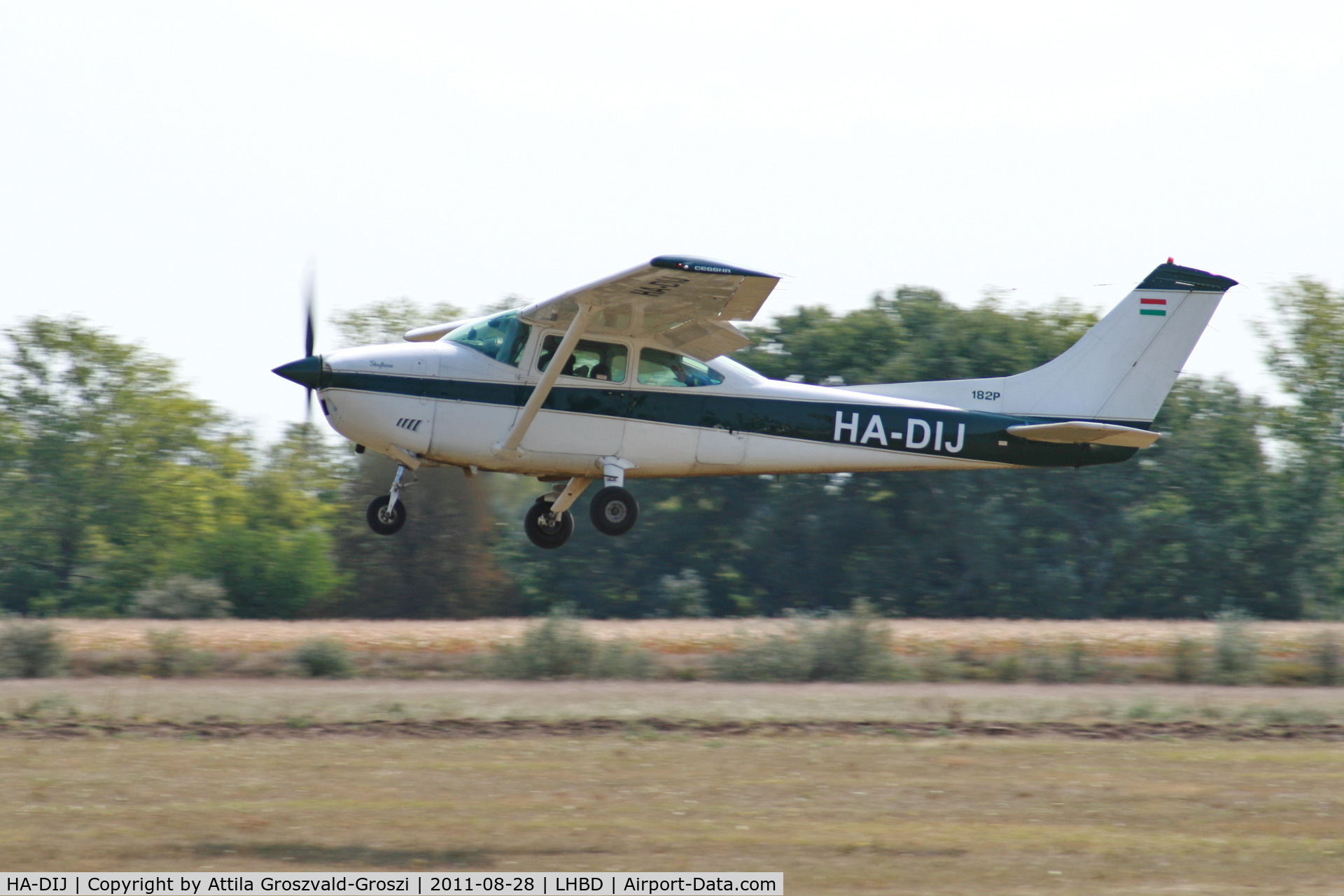 HA-DIJ, 1973 Cessna 182P Skylane C/N 182-61650, LHBD - Börgönd Airport, Hungary