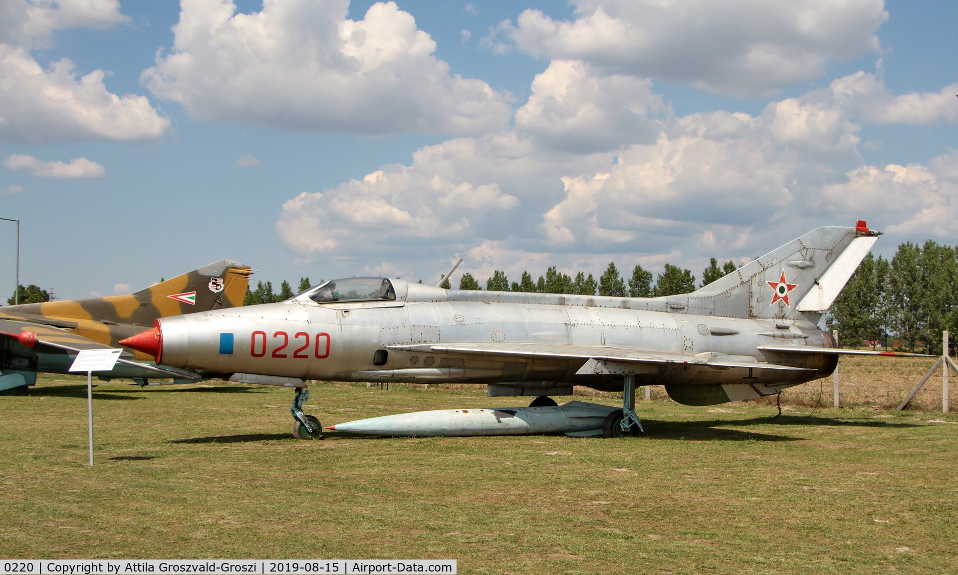 0220, Mikoyan-Gurevich MiG-21F-13 C/N 460220, Komo-Sky 51 Base, Dunavarsány, Hungary