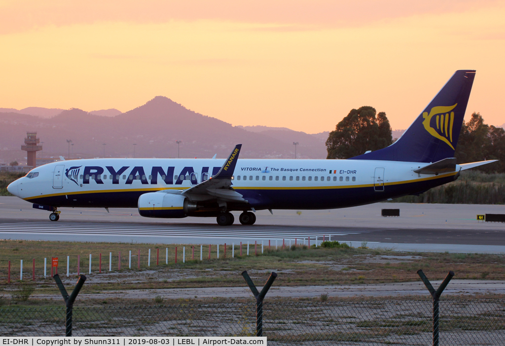 EI-DHR, 2005 Boeing 737-8AS C/N 33822, Ready for take off from rwy 25R with additional 'Vittoria / Basque Connection' patch