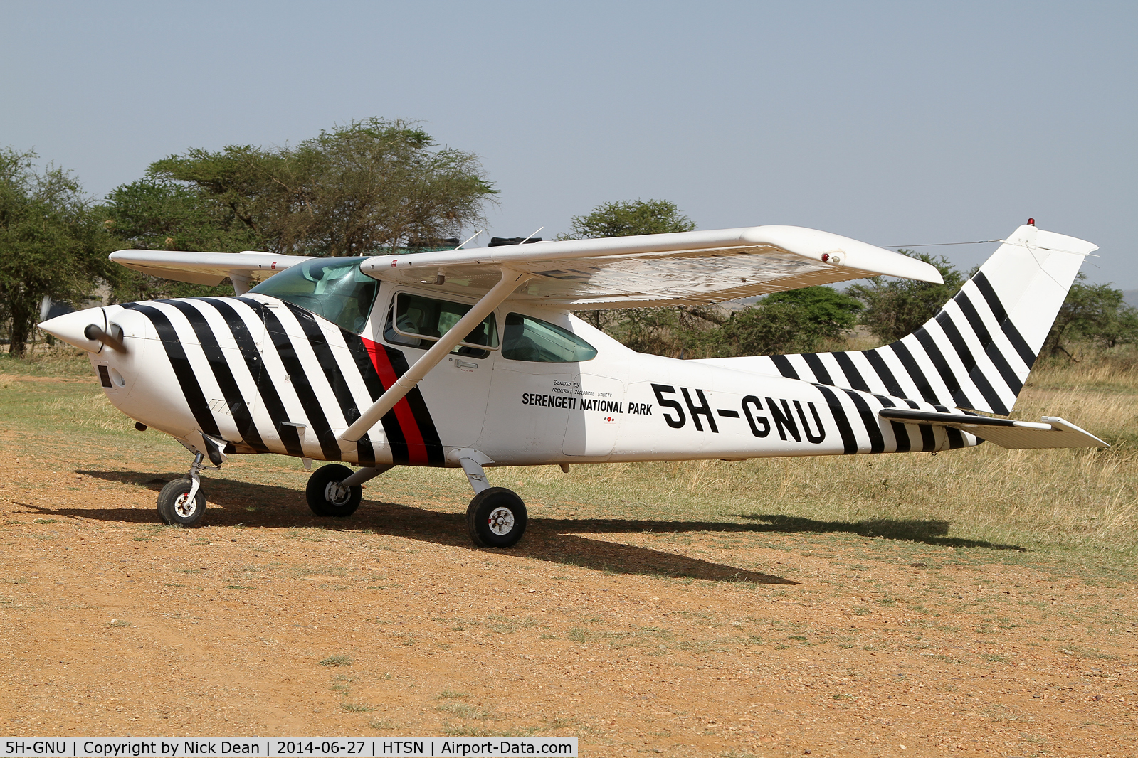 5H-GNU, Cessna 182R Skylane Skylane C/N 18267991, Seronera