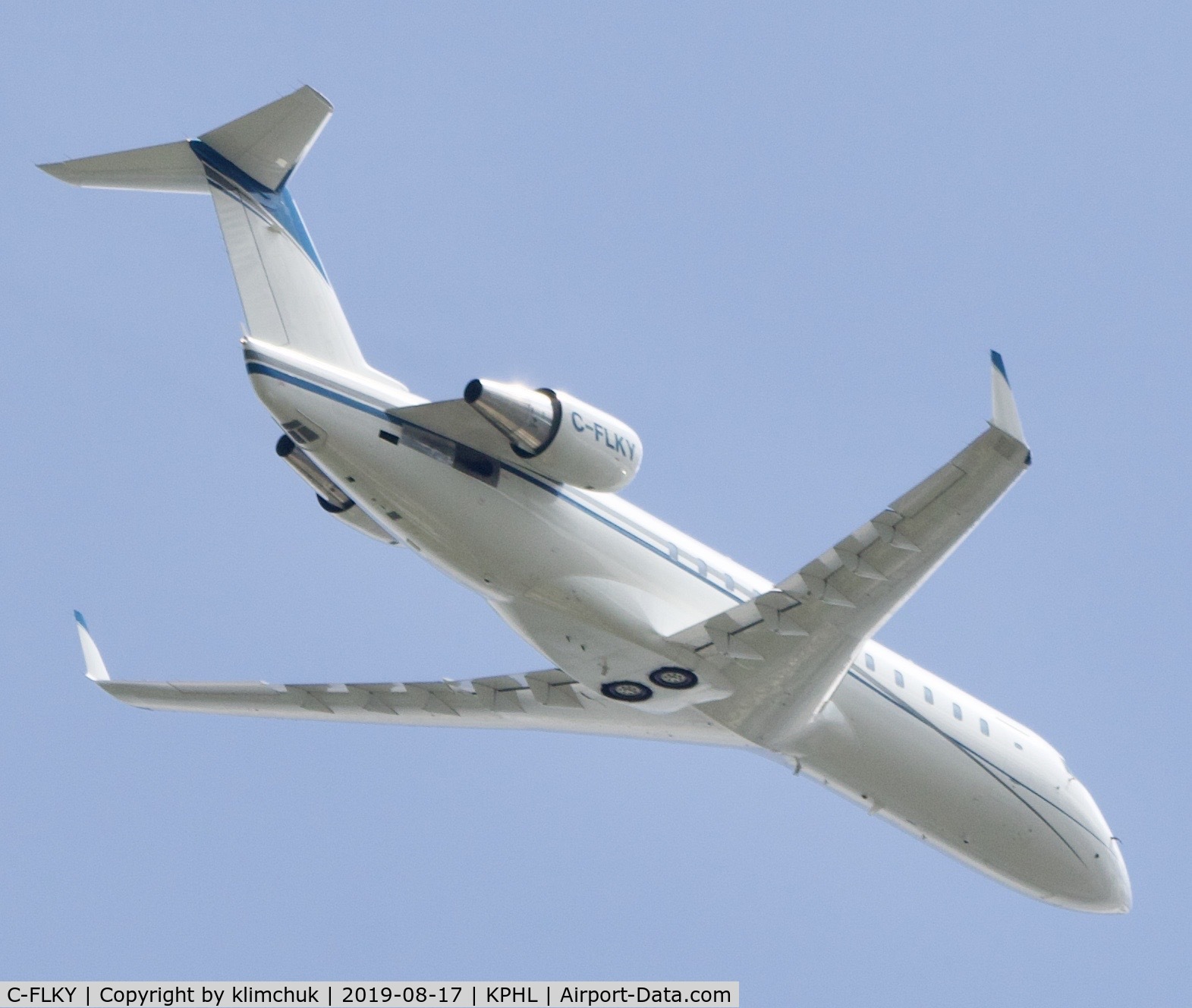 C-FLKY, 2003 Bombardier Challenger 605 (CL-600-2B16) C/N 7779, Destination is Nassau