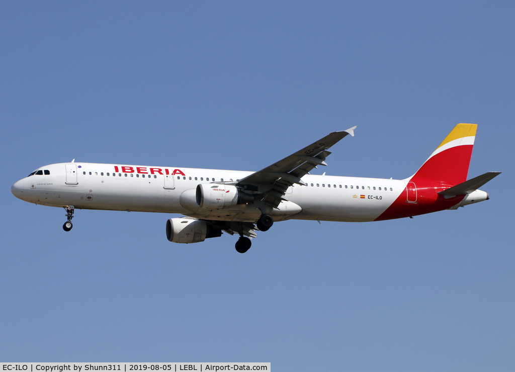 EC-ILO, 2002 Airbus A321-211 C/N 1681, Landing rwy 25R in new c/s