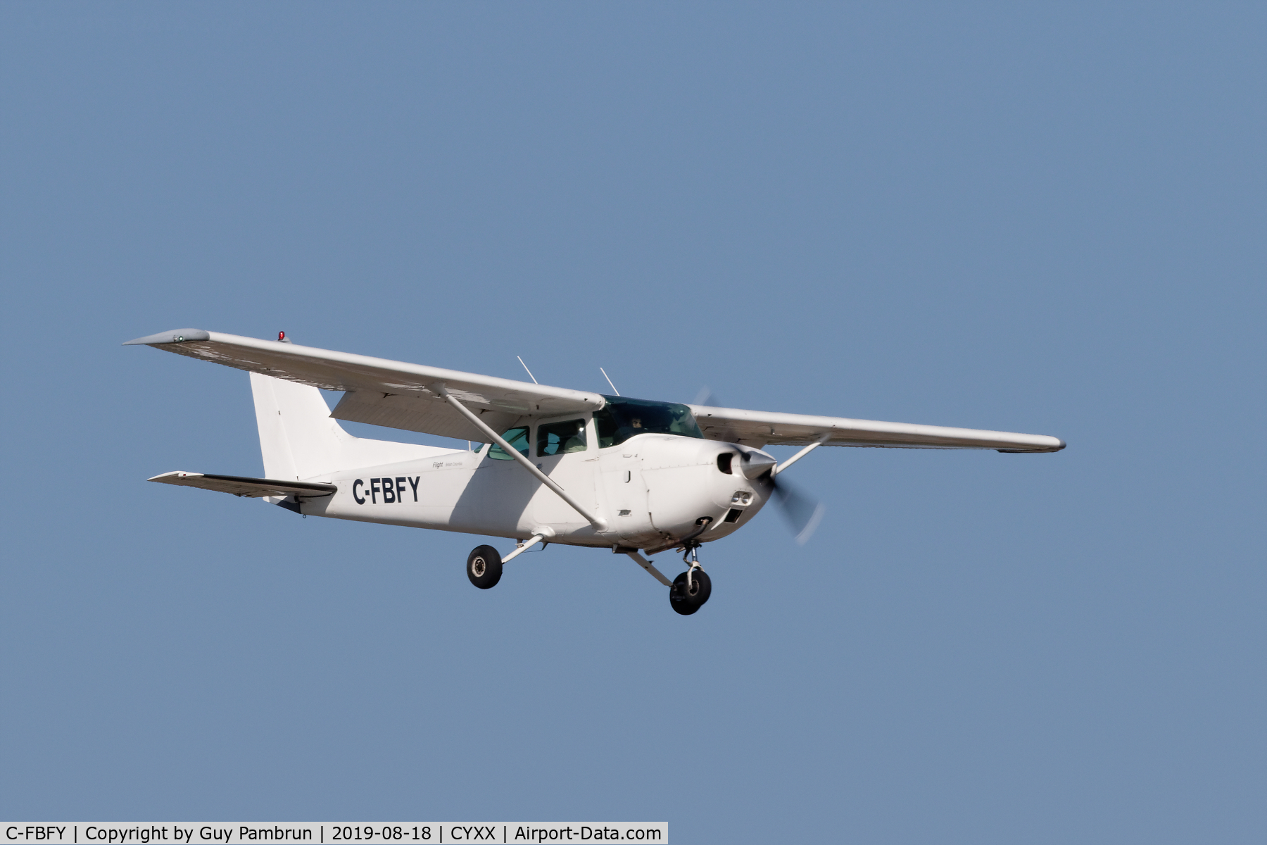C-FBFY, 1974 Cessna 172M C/N 17263050, Landing