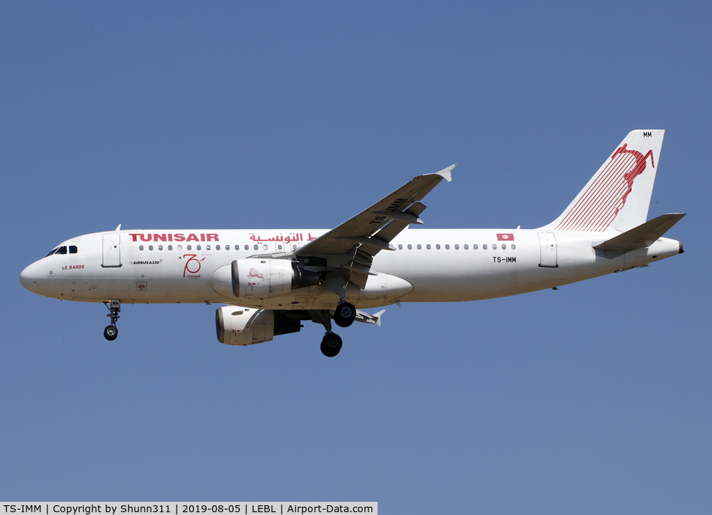 TS-IMM, 1999 Airbus A320-211 C/N 0975, Landing rwy 25R with additional 70th anniversary patch...