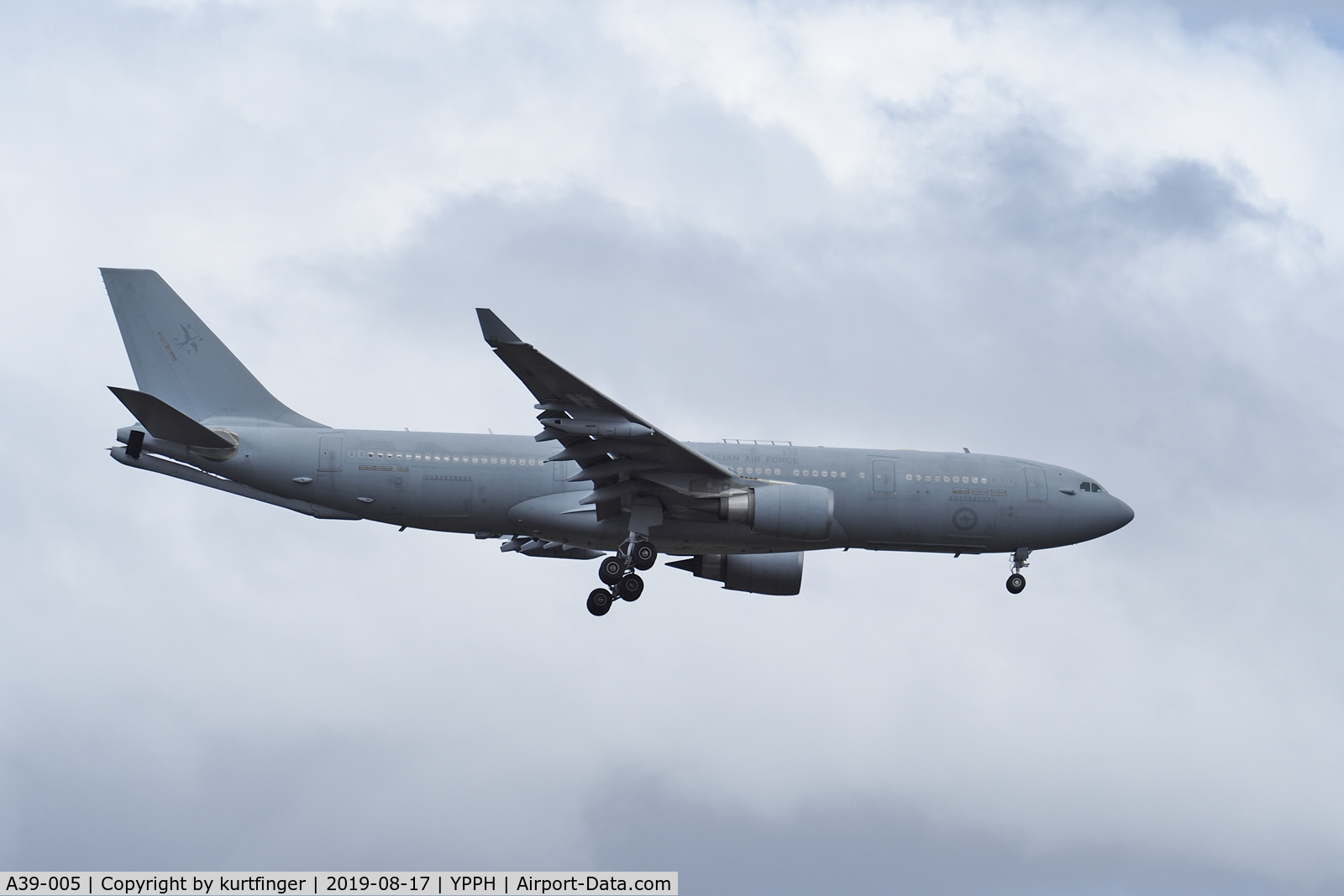 A39-005, 2010 Airbus A330-203/MRTT C/N 1183, Airbus A330-203. RAAF KC-30, serial A39-005, unit 33 sqn. Final Rwy 24 YPPH 170819.