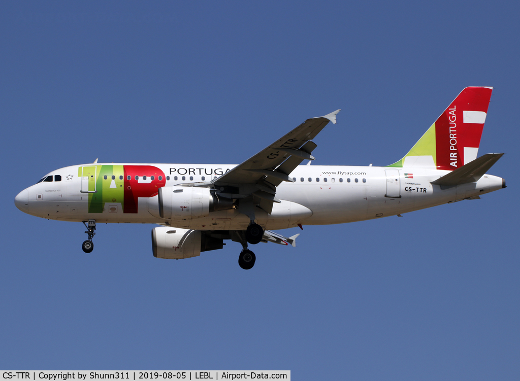 CS-TTR, 2002 Airbus A319-112 C/N 1756, Landing rwy 25R with Air Portugal titles on tail