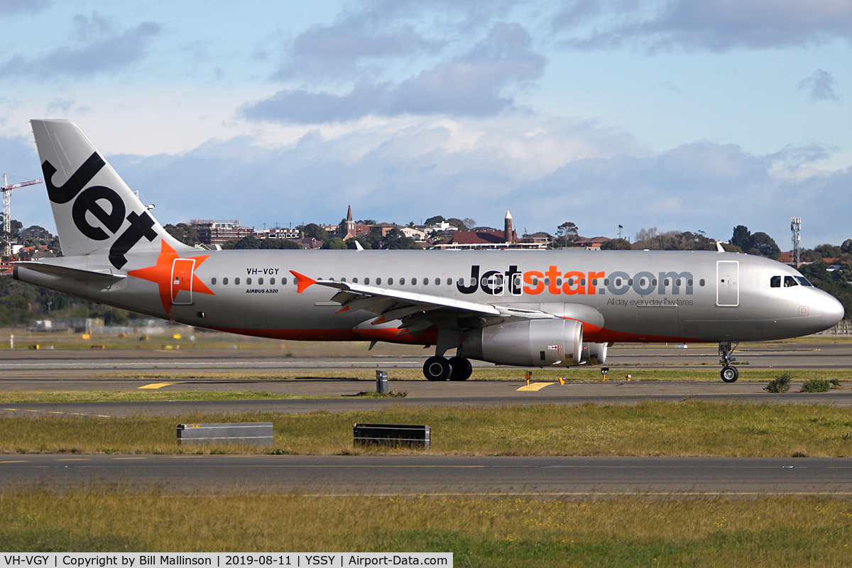VH-VGY, 2010 Airbus A320-232 C/N 4177, TAXIING