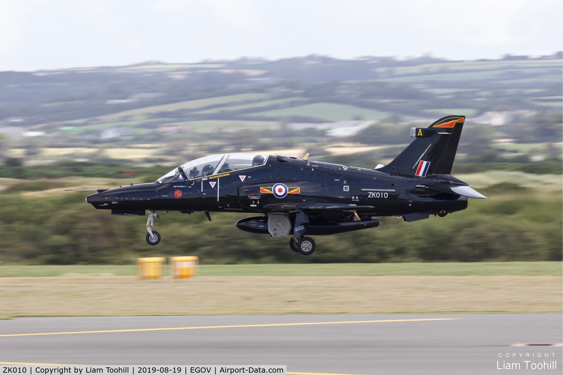 ZK010, 2005 British Aerospace Hawk T2 C/N RT001/1239, ZK010 landing at RAF Valley