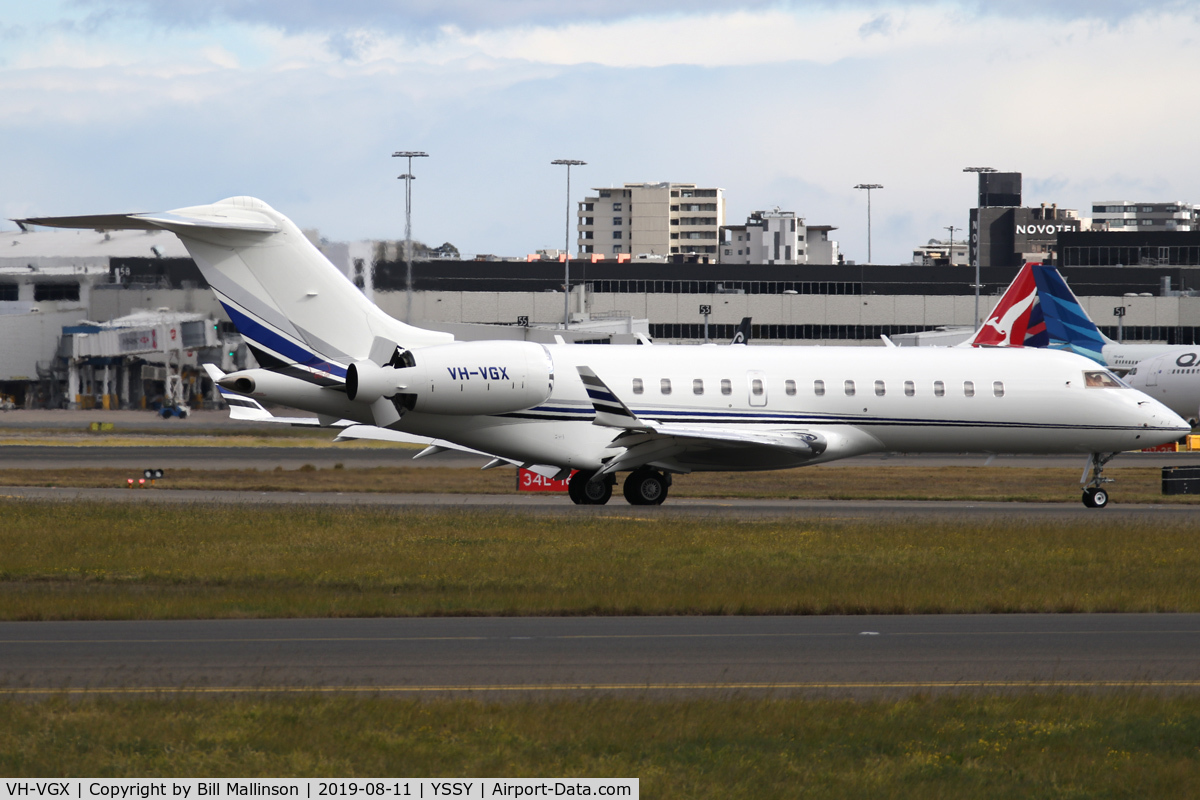 VH-VGX, 2001 Bombardier BD-700-1A10 Global Express C/N 9079, taxiing