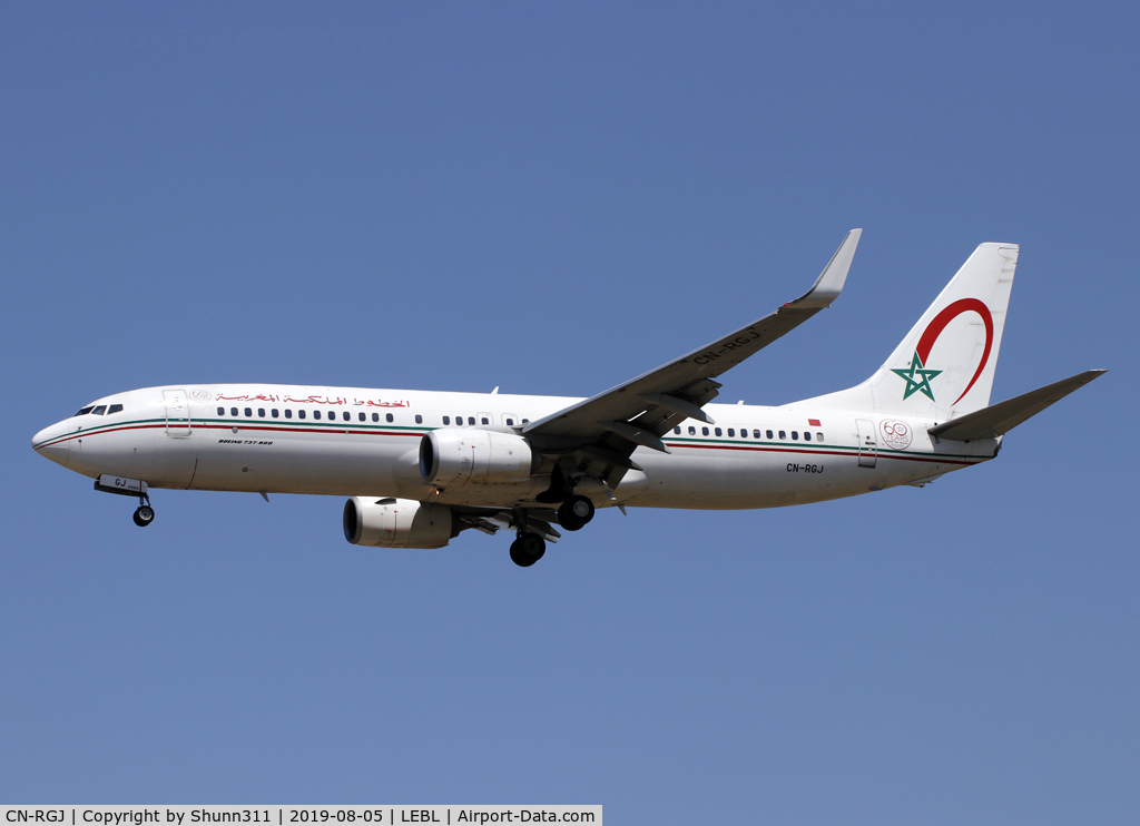 CN-RGJ, 2012 Boeing 737-8B6 C/N 33072, Landing rwy 25R with additional 60th anniversary patch