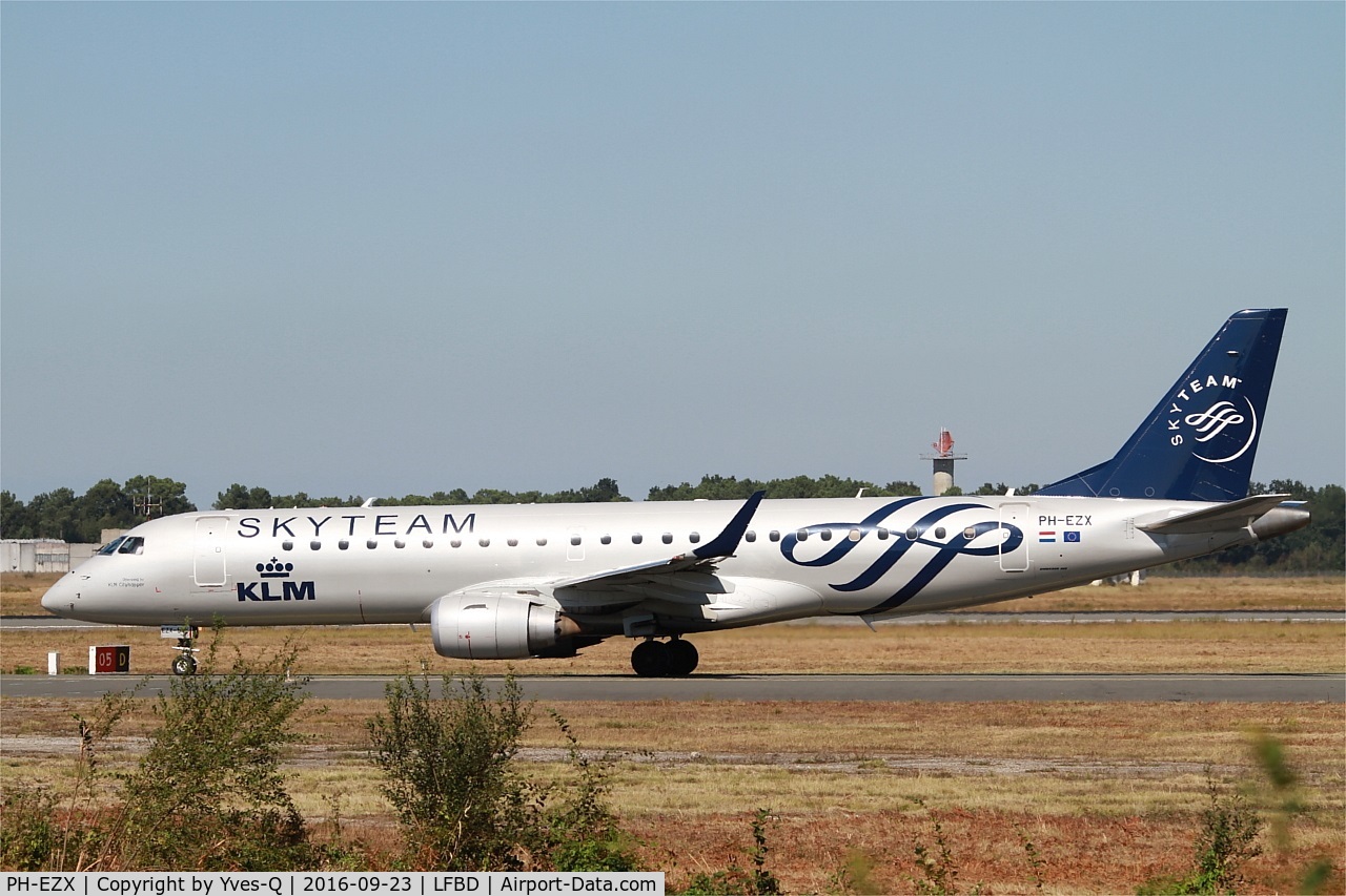 PH-EZX, 2012 Embraer 190LR (ERJ-190-100LR) C/N 19000545, Embraer ERJ-190LR, Holding point Delta rwy 05, Bordeaux Mérignac airport (LFBD-BOD)