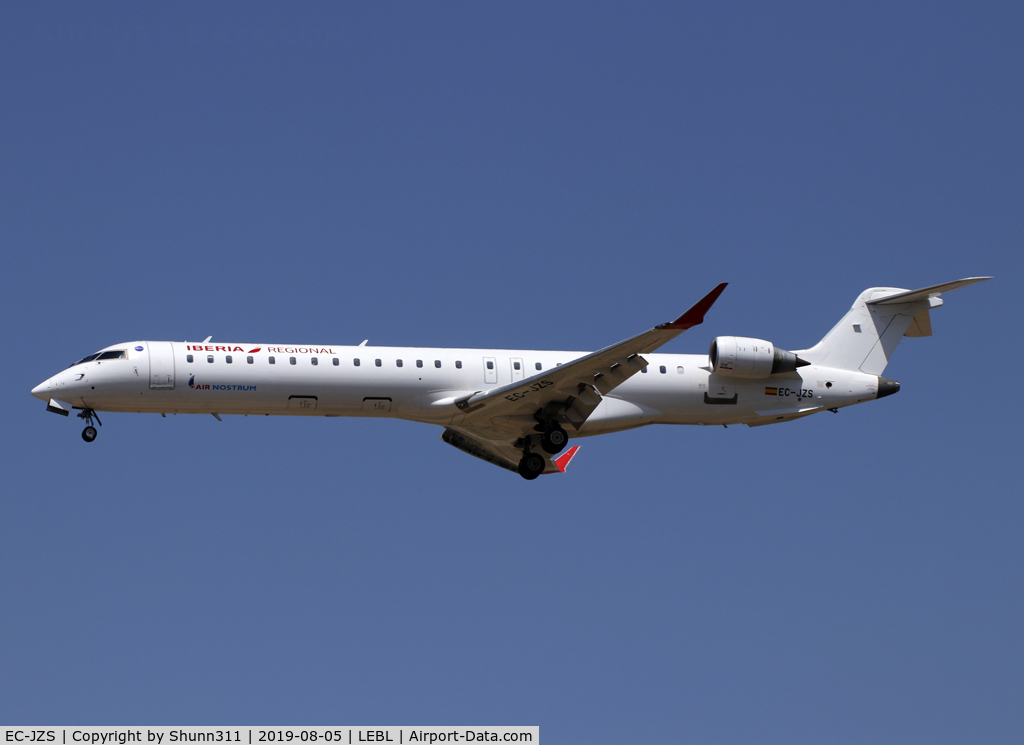 EC-JZS, 2007 Bombardier CRJ-900 (CL-600-2D24) C/N 15111, Landing rwy 25R... was in full new Iberia c/s