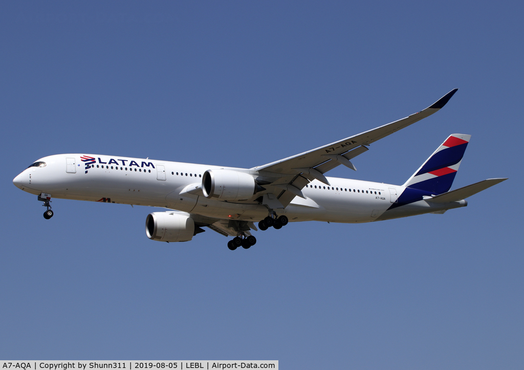 A7-AQA, 2019 Airbus A350-941 C/N 265, Landing rwy 25R in LATAM c/s