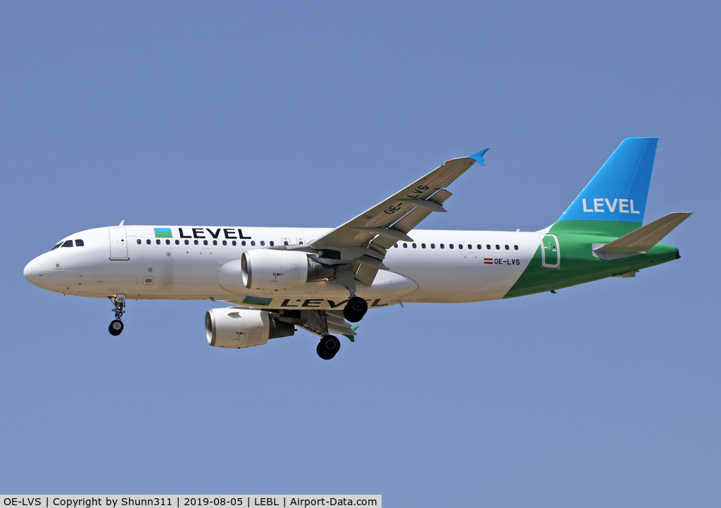 OE-LVS, 2007 Airbus A320-216 C/N 3145, Landing rwy 25R