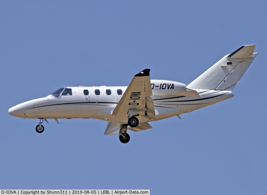 D-IOVA, 2018 Cessna 525 Citation M2 C/N 525-0987, Landig rwy 25R