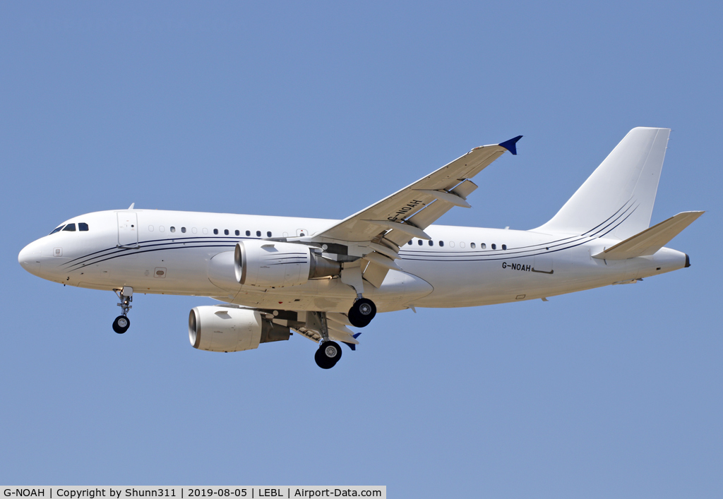 G-NOAH, 2009 Airbus A319-115CJ C/N 3826, Landing rwy 25R