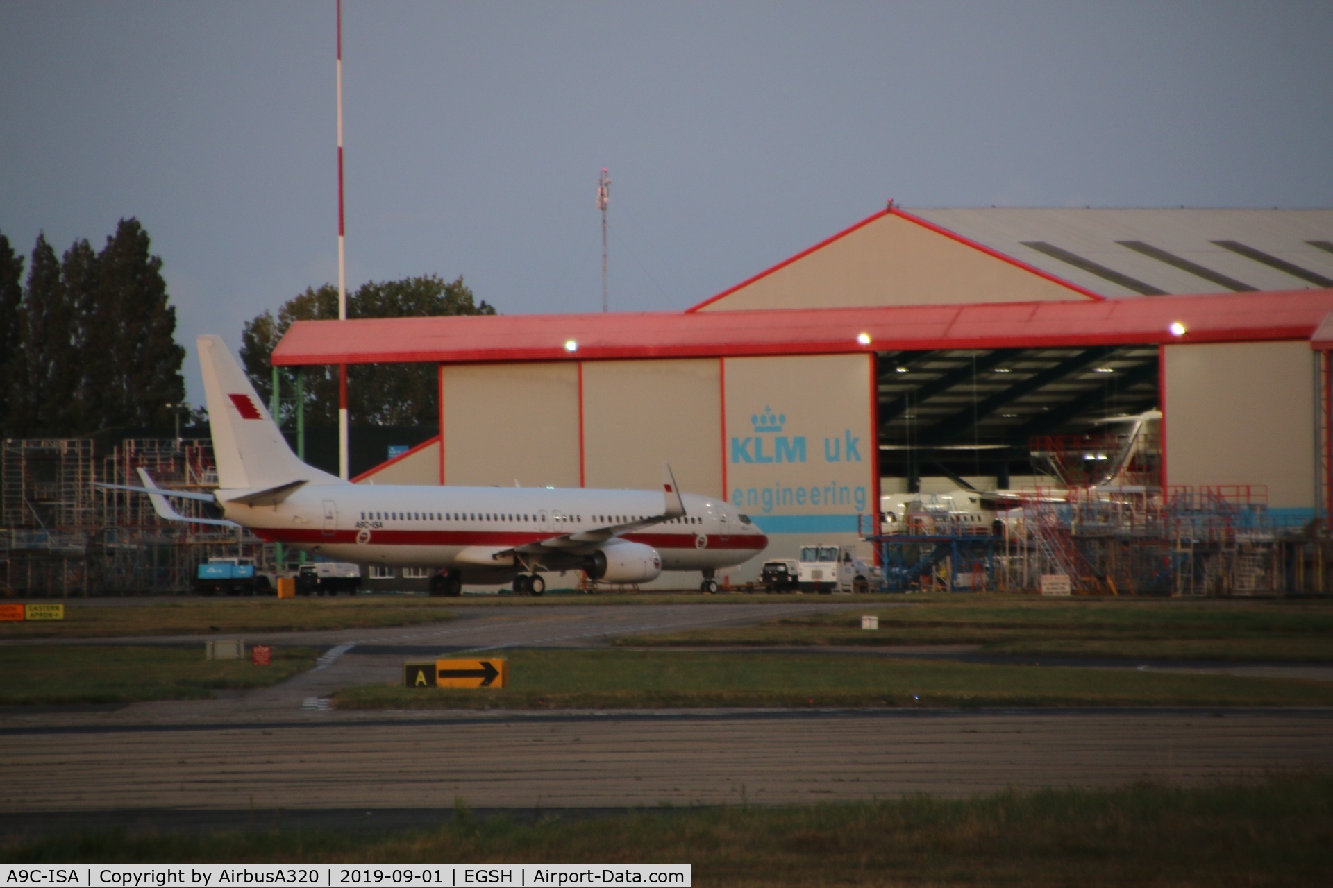 A9C-ISA, 2015 Boeing 737-86J C/N 37750, Seen parked in KLM Engineering
inside the hangar is A6-RJ1