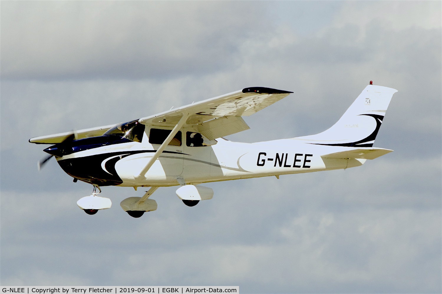 G-NLEE, 1977 Cessna 182Q Skylane C/N 182-65934, At Sywell