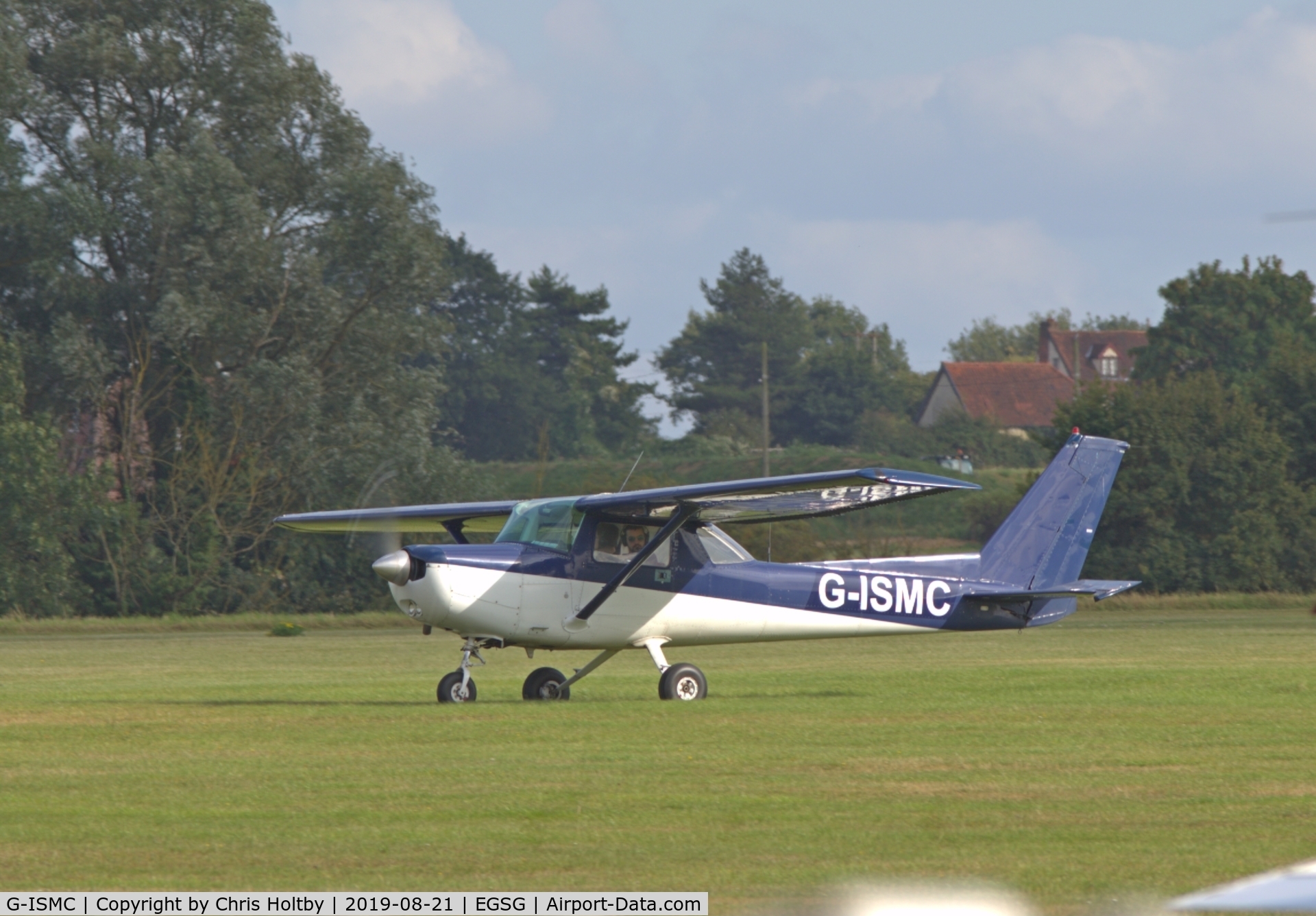 G-ISMC, 1978 Reims F152 C/N 15201468, Taxiing to park at Stapleford Tawney