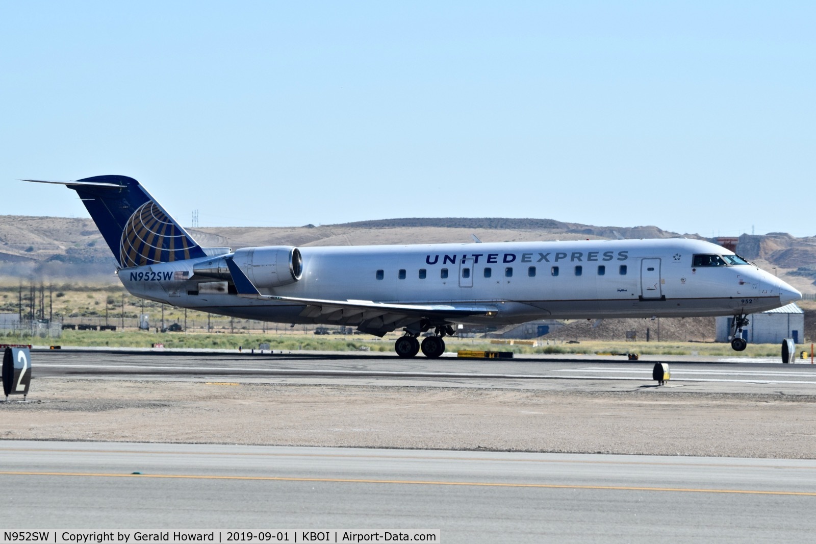 N952SW, 2003 Bombardier CRJ-200LR (CL-600-2B19) C/N 7805, Landing RWY 28R.