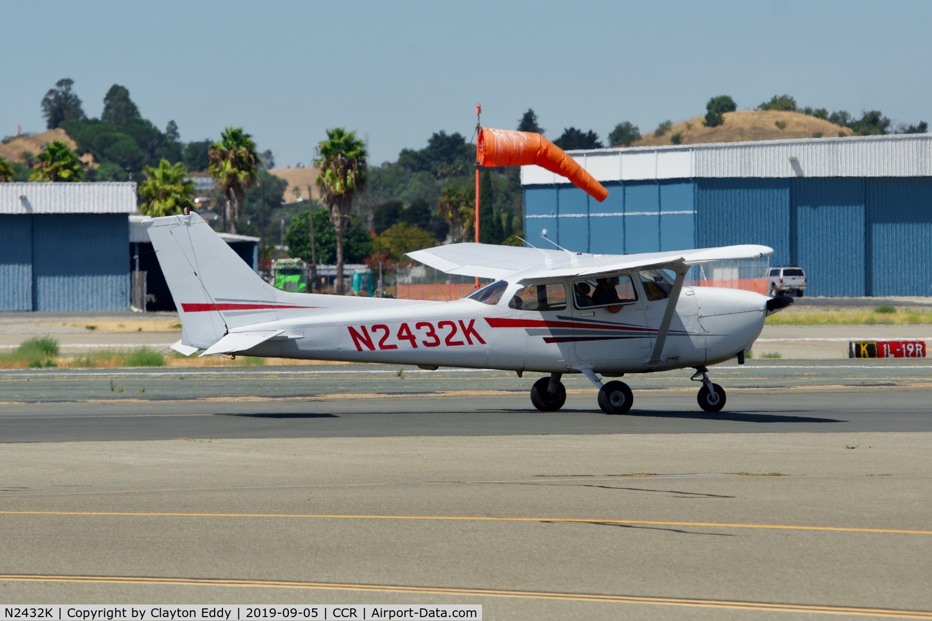 N2432K, 2000 Cessna 172R C/N 17280870, Buchanan Field Concord California 2019.