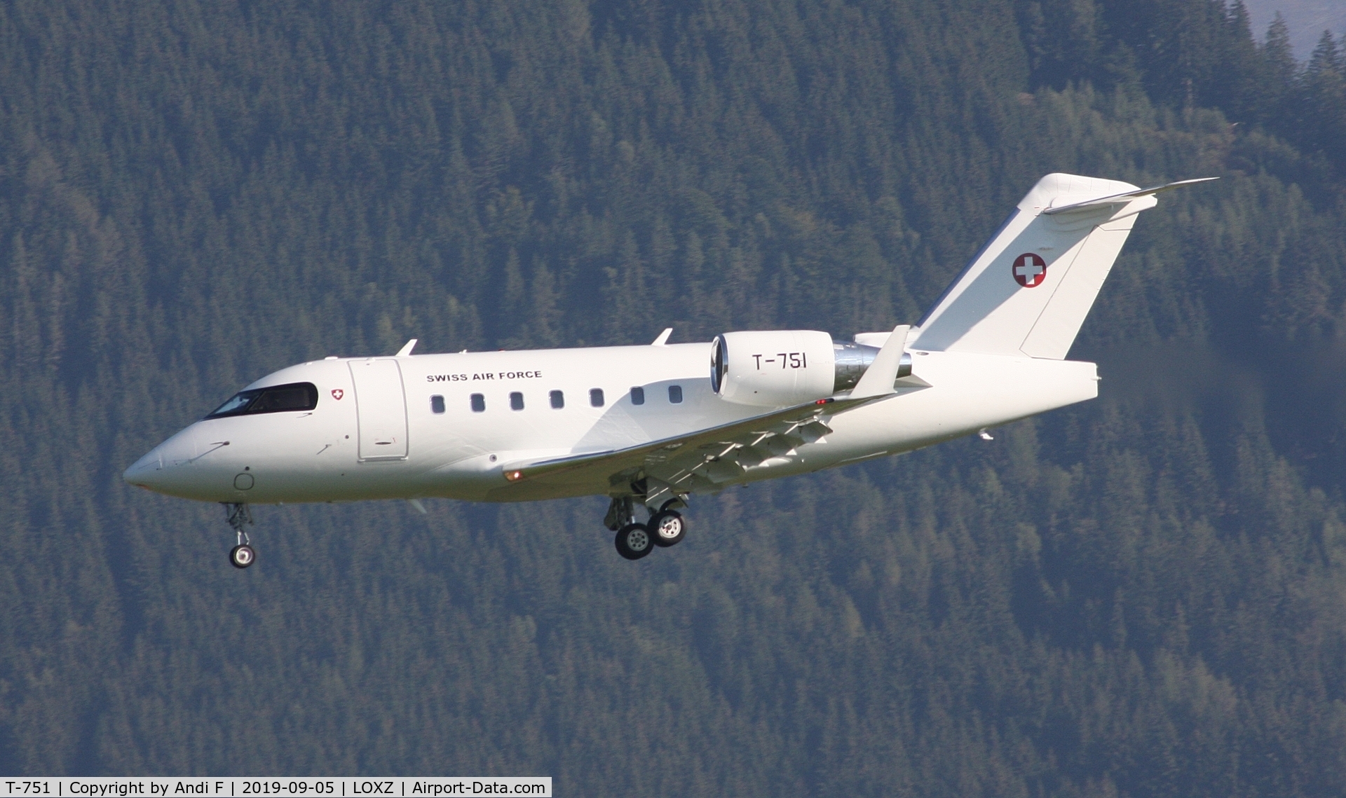 T-751, 2002 Bombardier Challenger 604 (CL-600-2B16) C/N 5530, Swiss Air Force Challenger 604