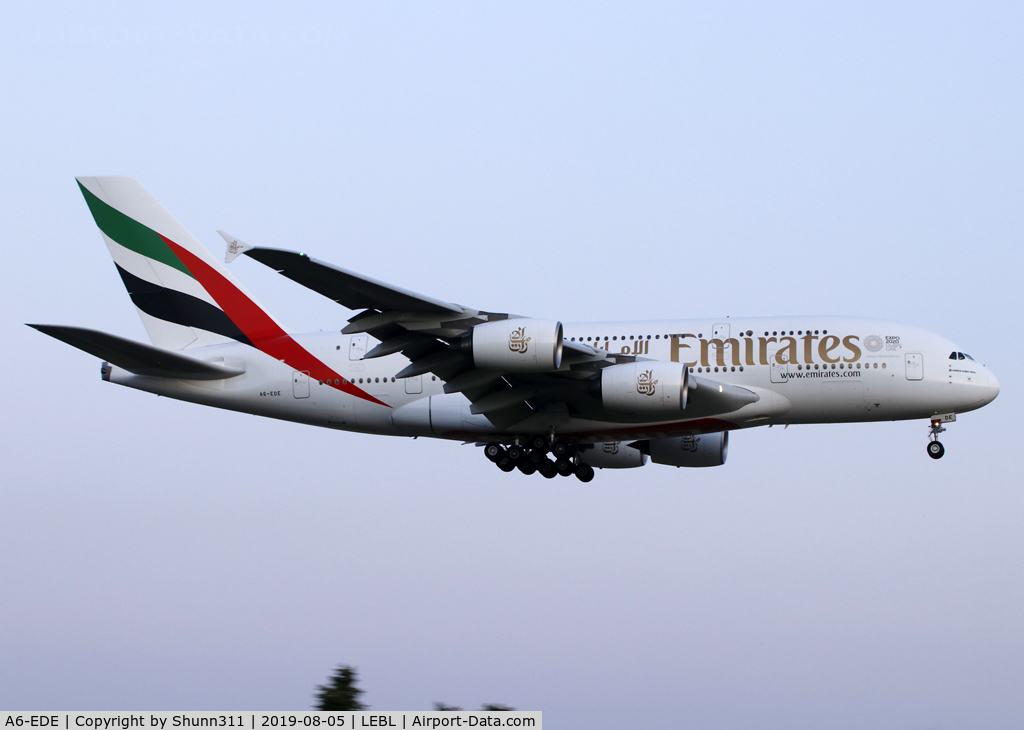 A6-EDE, 2008 Airbus A380-861 C/N 017, Landing rwy 25R