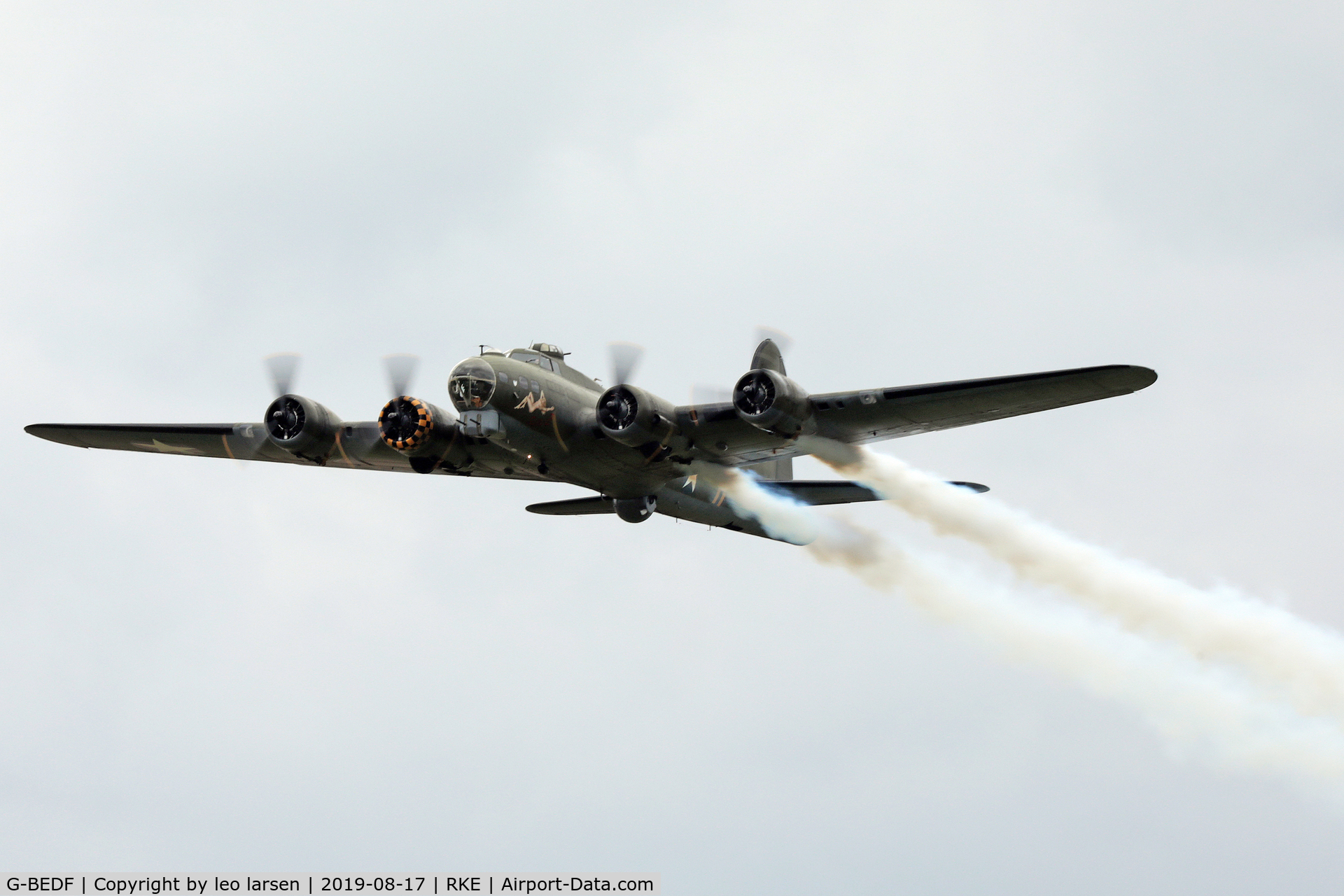 G-BEDF, 1944 Boeing B-17G Flying Fortress C/N 8693, Roskilde Air Show 17.8.2019 with smoke from Eng.1 +2 .