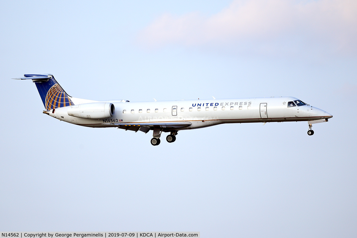 N14562, 2002 Embraer ERJ-145LR (EMB-145LR) C/N 145611, Turning final for runway 19