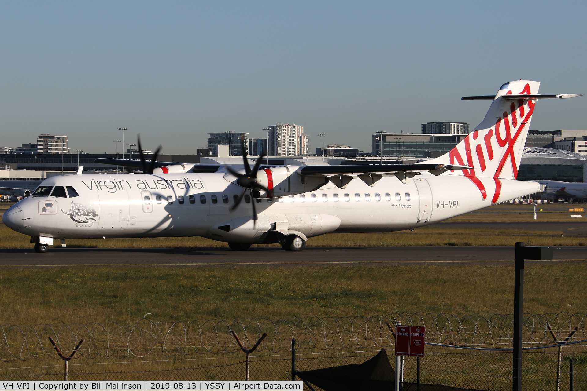 VH-VPI, 2013 ATR 72-600 (72-212A) C/N 1107, taxiing to 3-4R