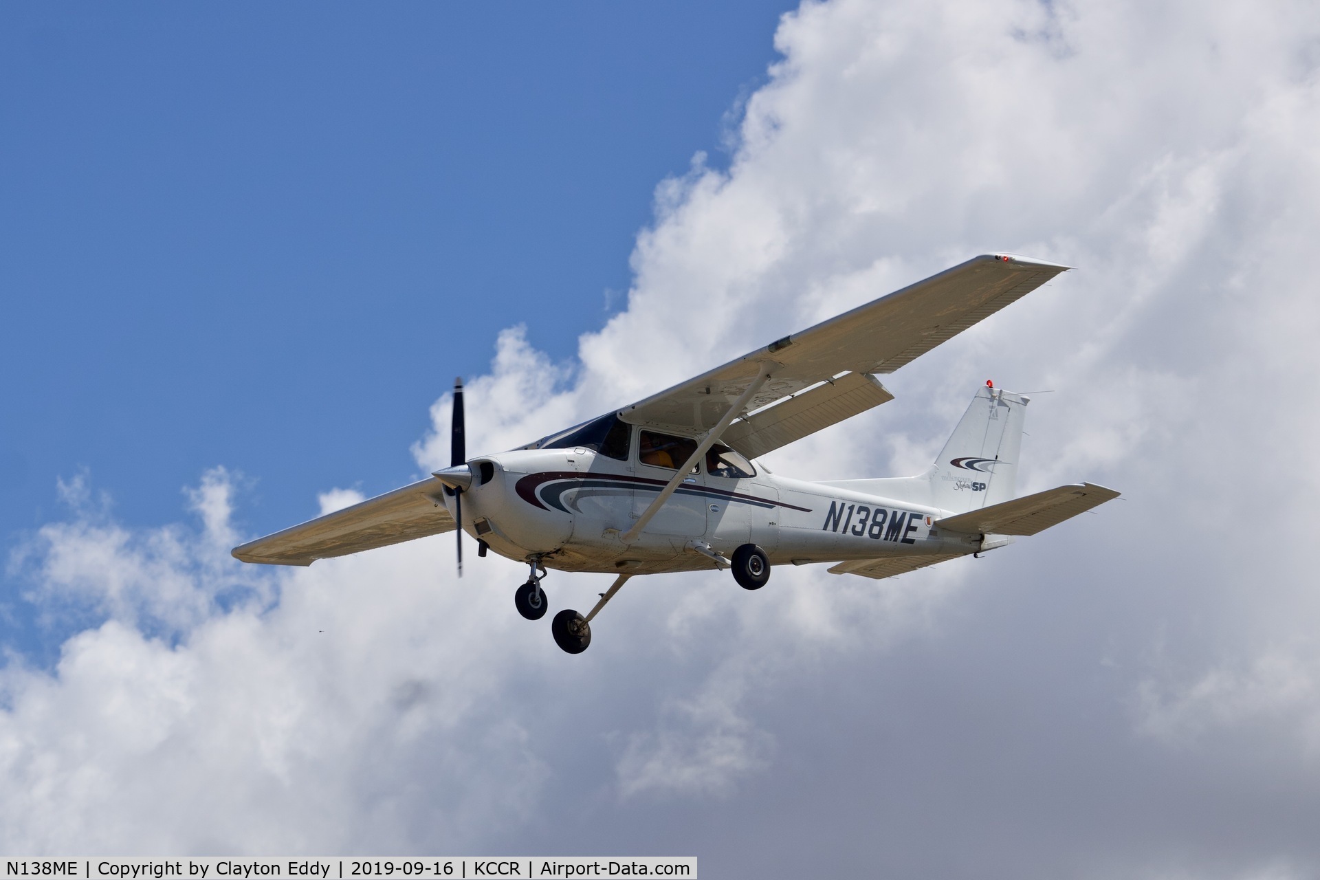 N138ME, 2000 Cessna 172S C/N 172S8422, Buchanan Field Concord California 2019.