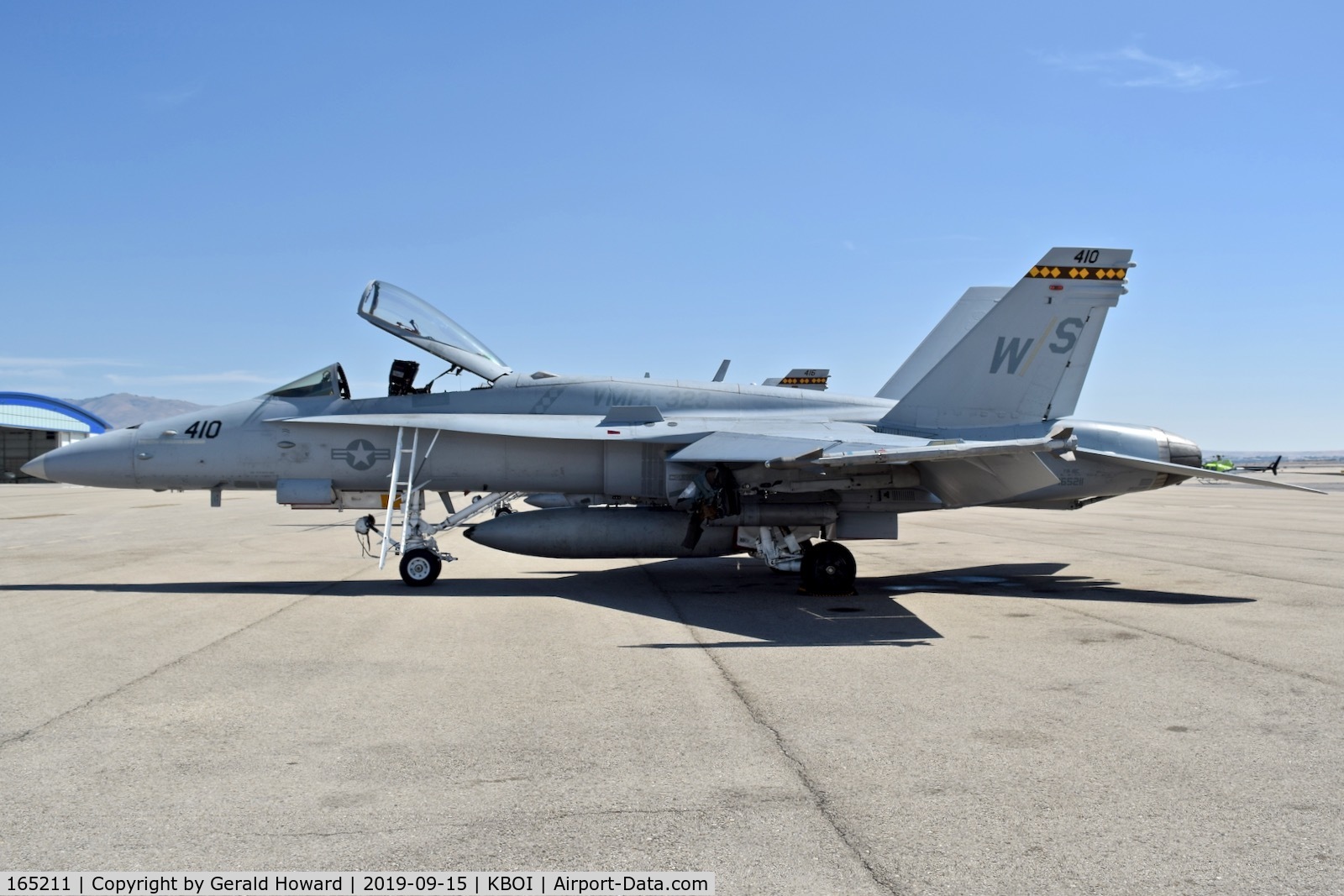 165211, McDonnell Douglas F/A-18C Hornet C/N 1384/C436, Parked on north GA ramp. VMFA-323, WS-410